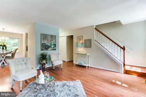 LONDON TOWNE - Residential