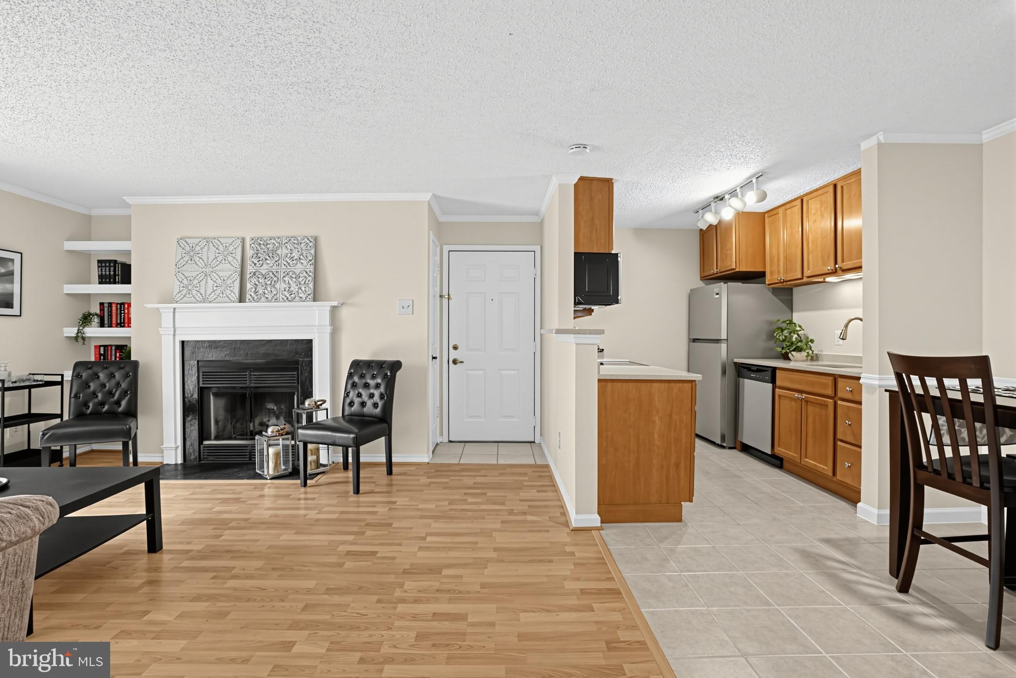 1532 LINCOLN WAY 202B