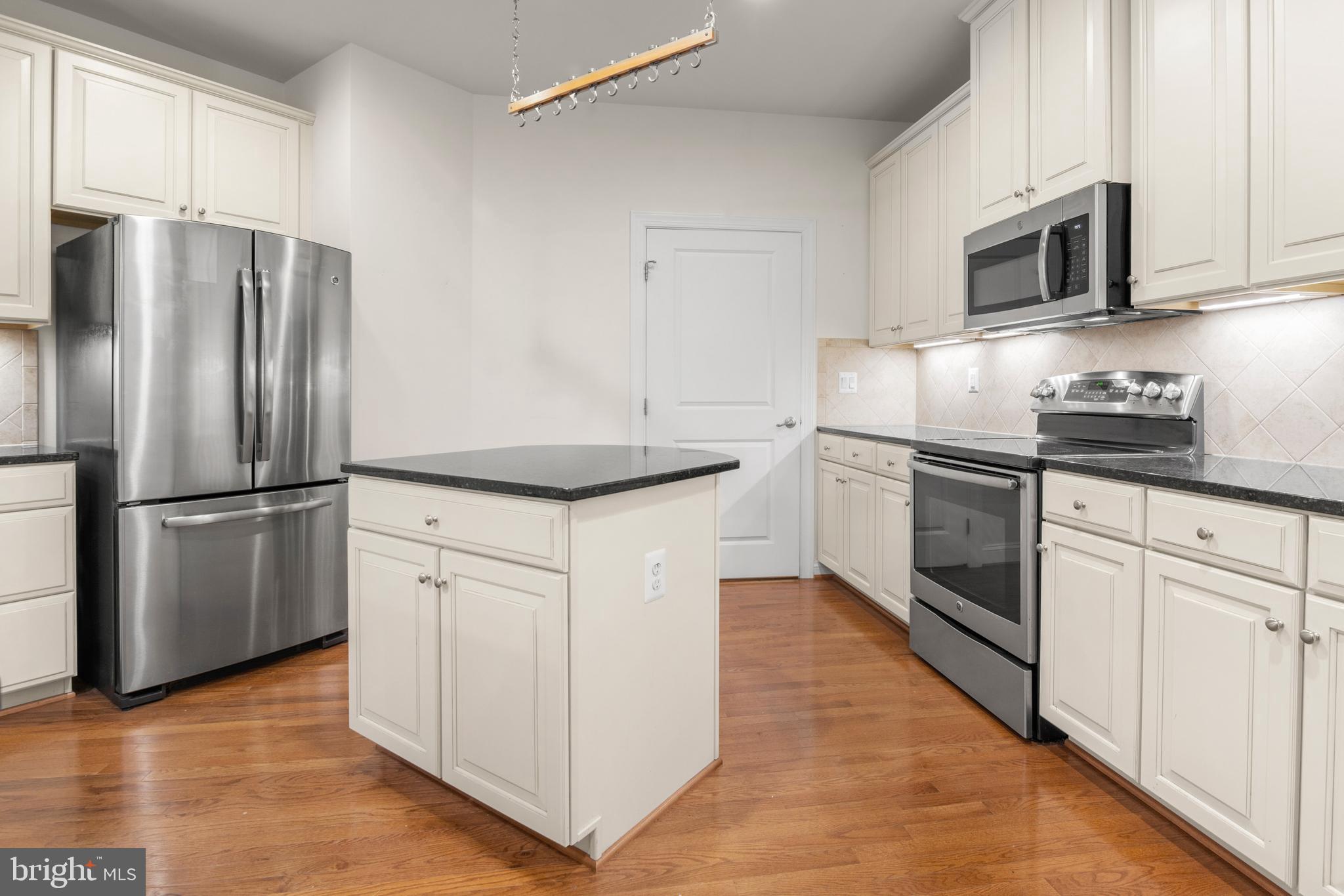 FALLSTON COMMONS - Residential