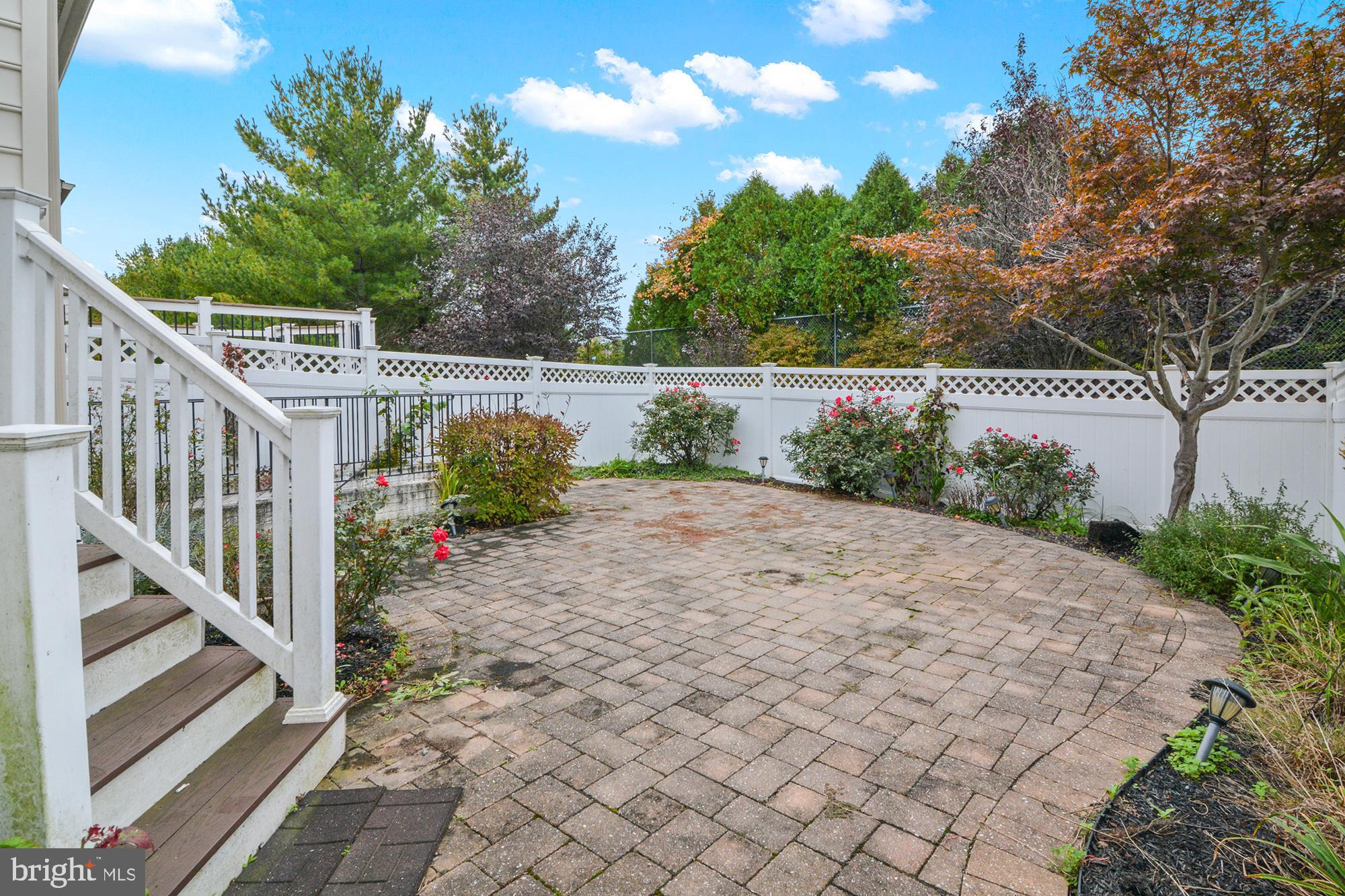 FALLSTON COMMONS - Residential