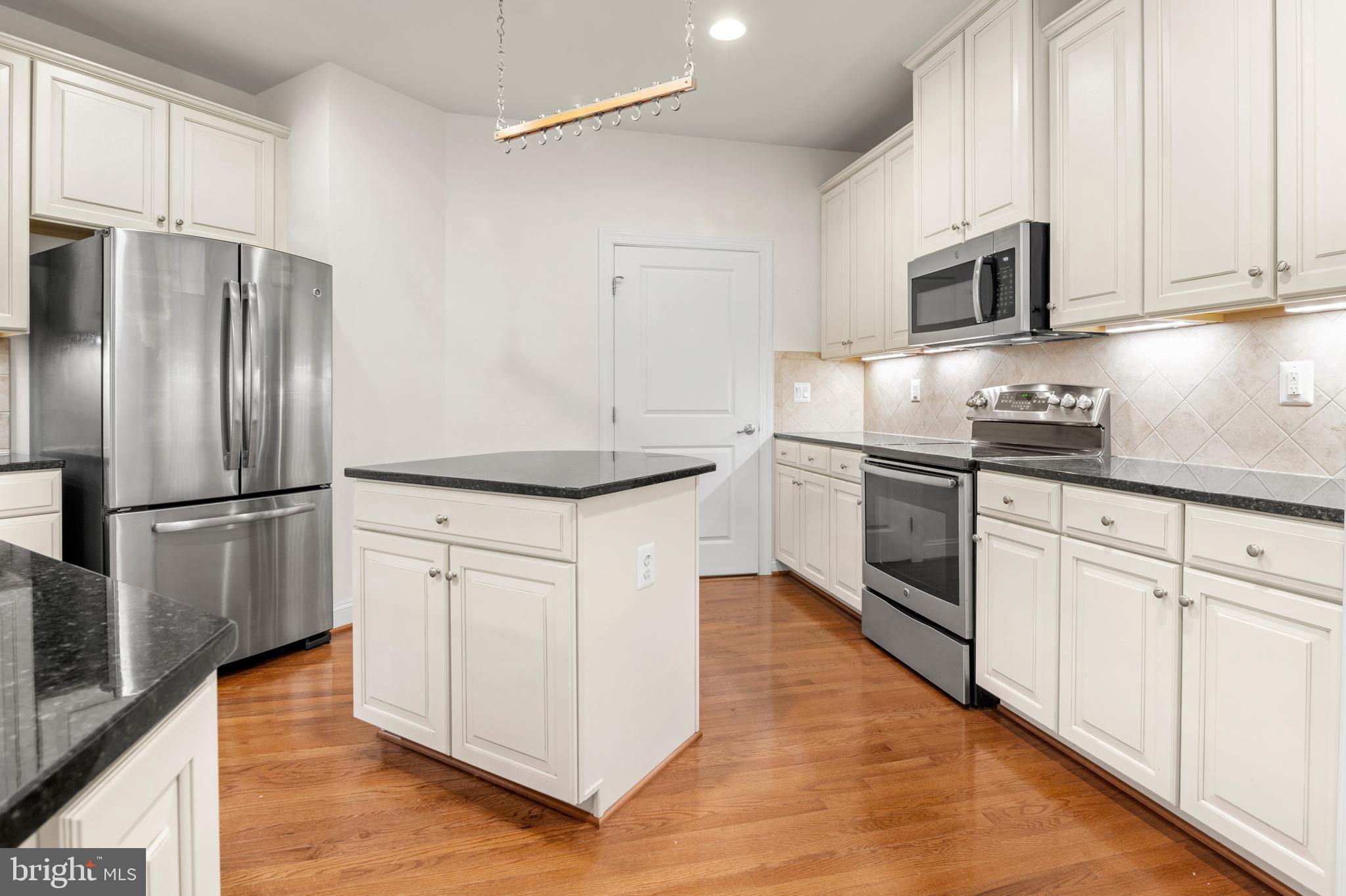 FALLSTON COMMONS - Residential