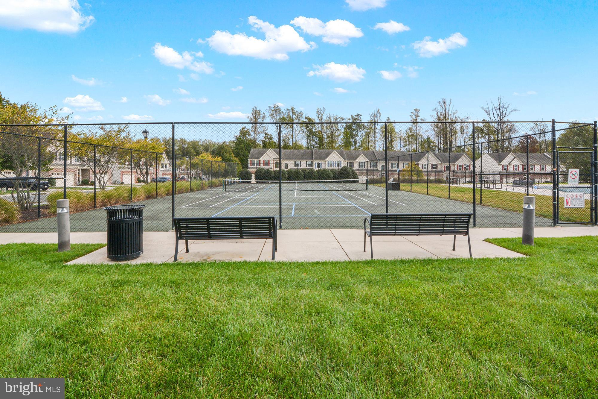 FALLSTON COMMONS - Residential