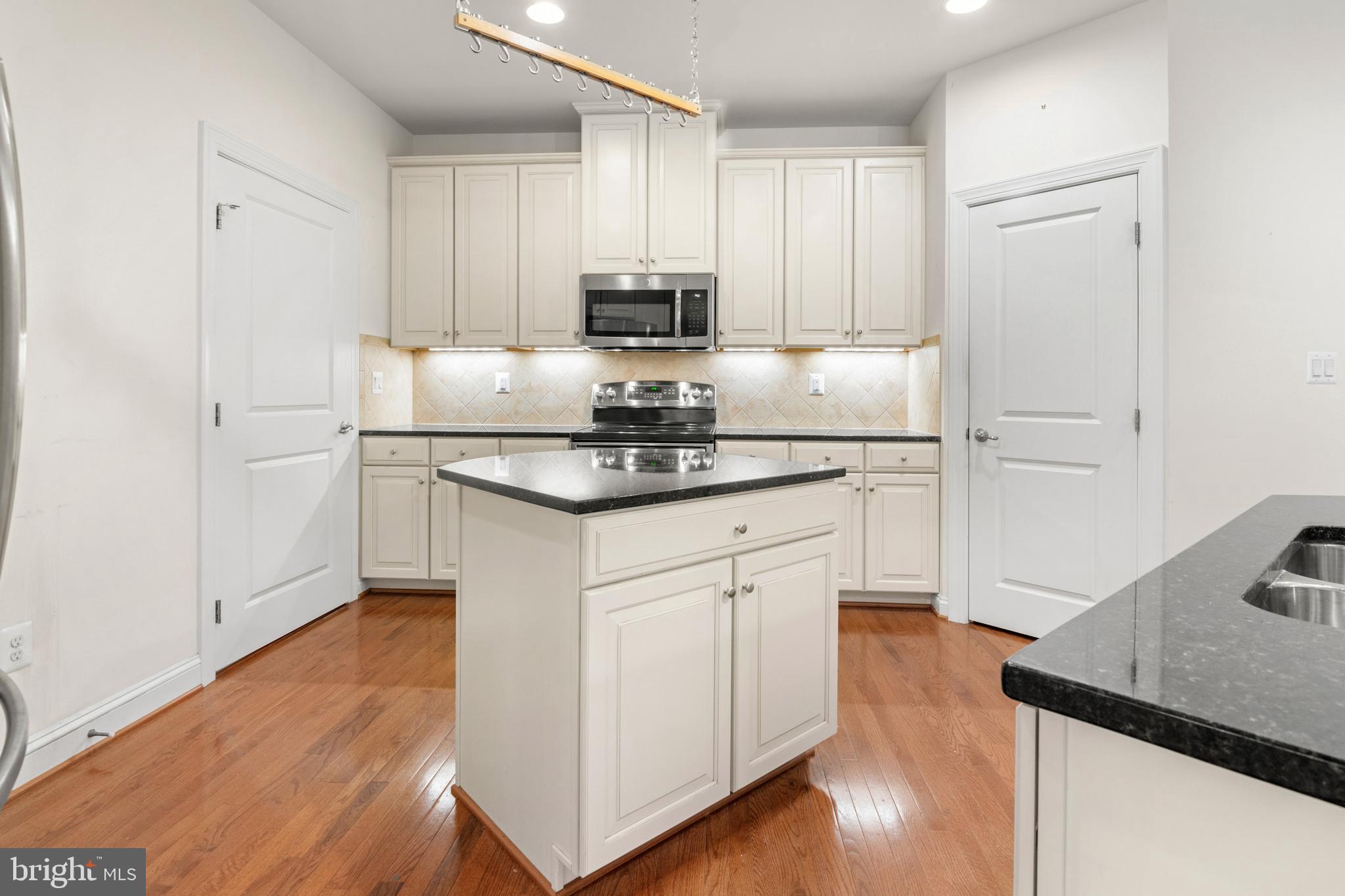 FALLSTON COMMONS - Residential