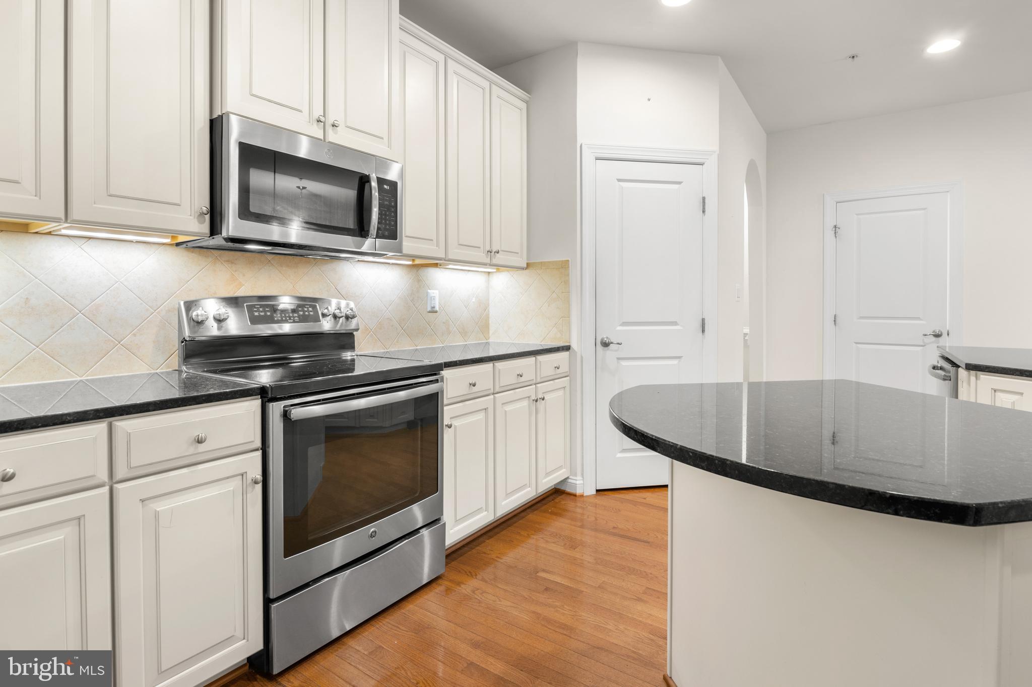 FALLSTON COMMONS - Residential