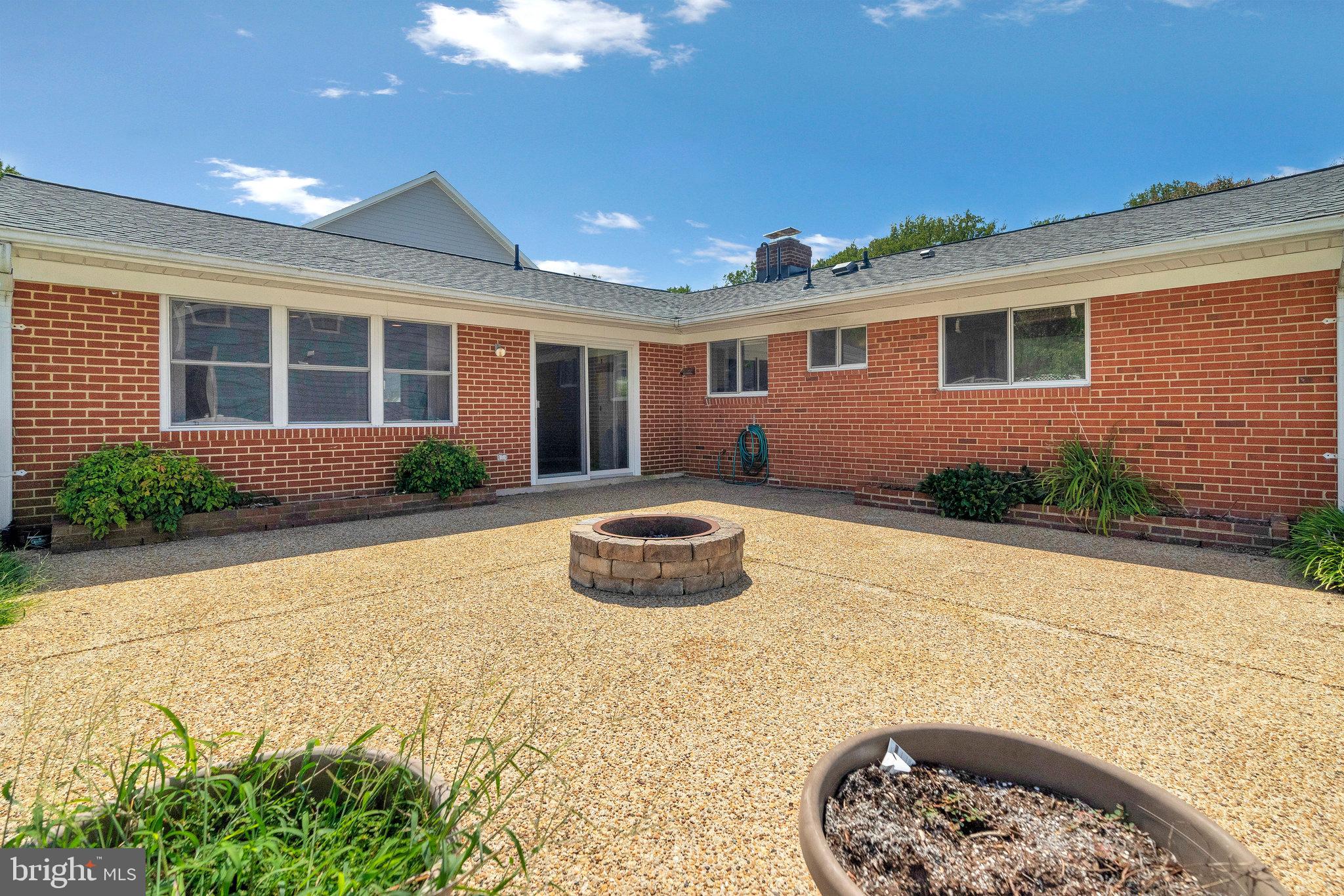 VIENNA WOODS - Residential Lease