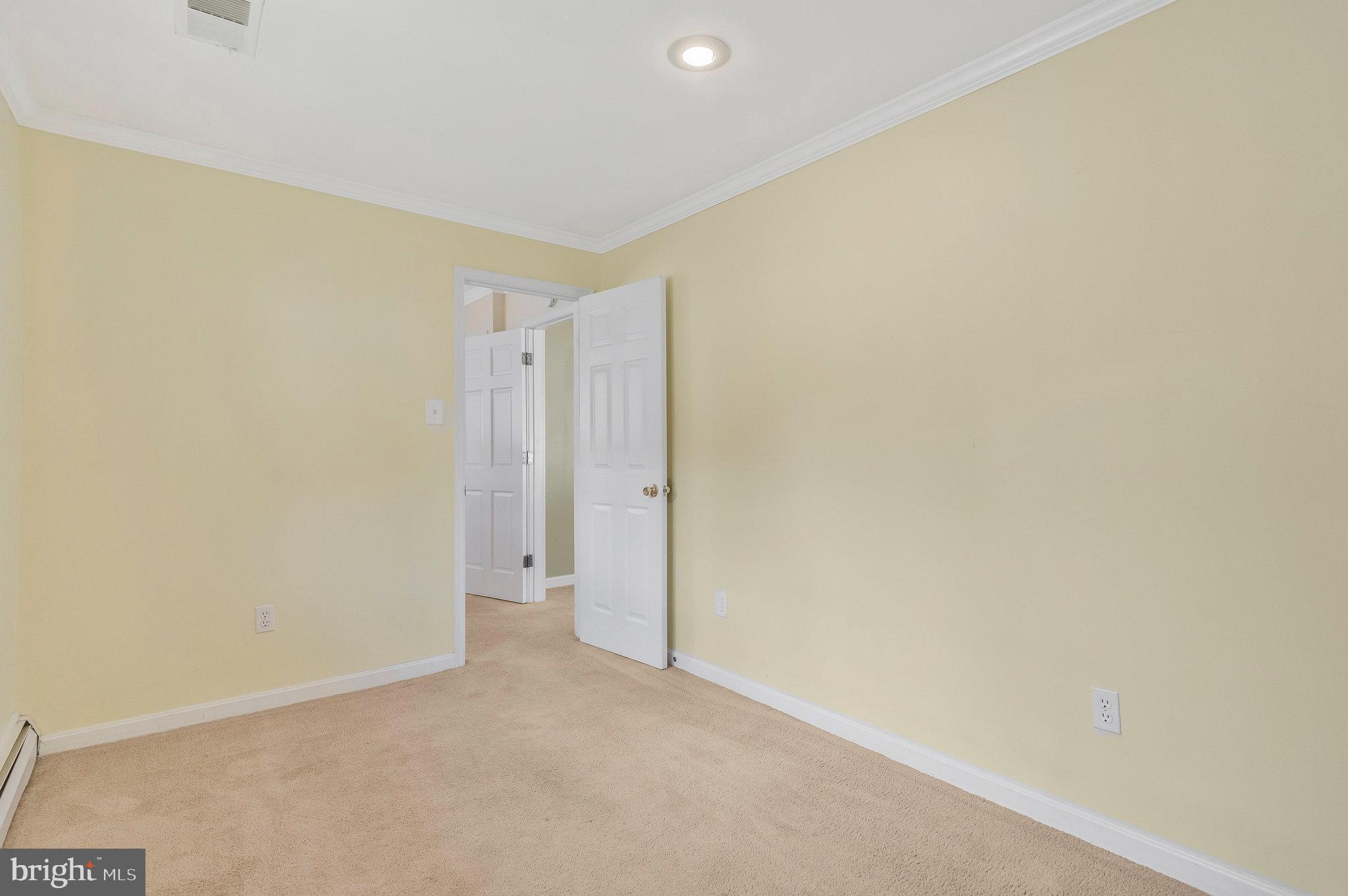 VIENNA WOODS - Residential Lease