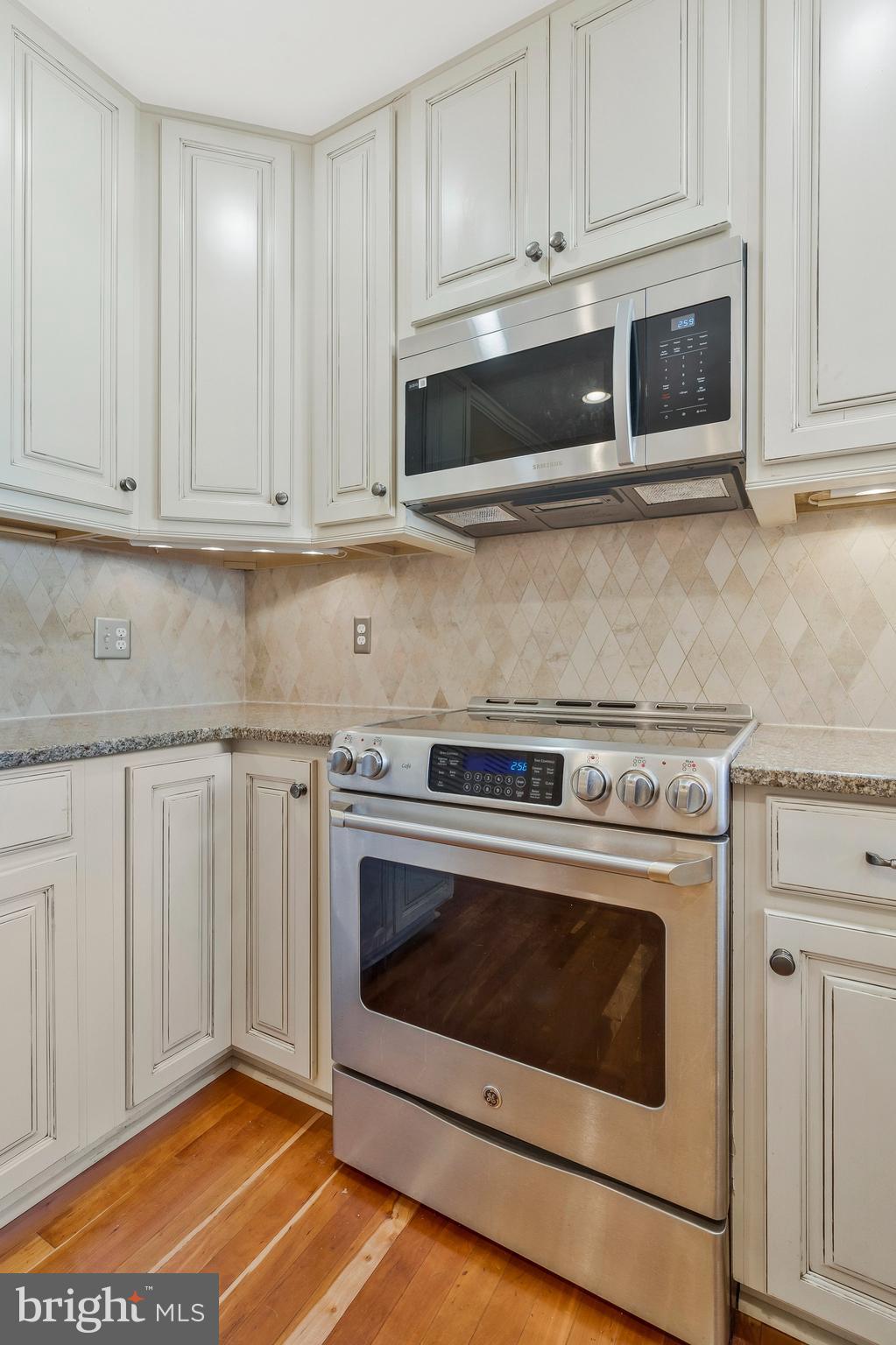 VIENNA WOODS - Residential Lease