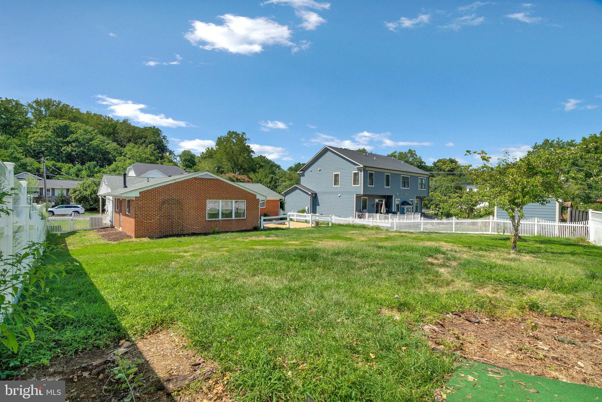 VIENNA WOODS - Residential Lease