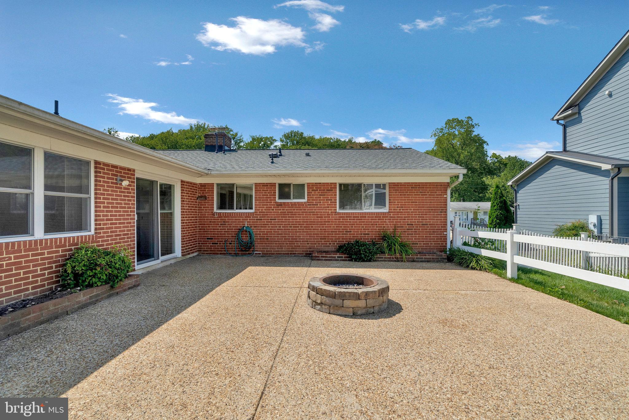 VIENNA WOODS - Residential Lease