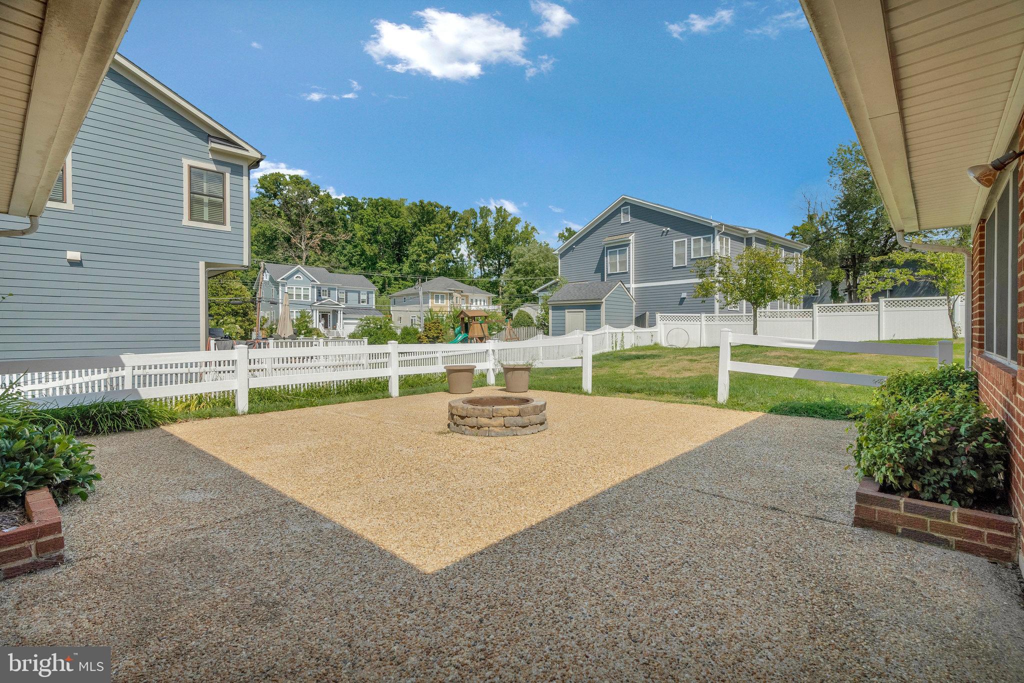 VIENNA WOODS - Residential Lease