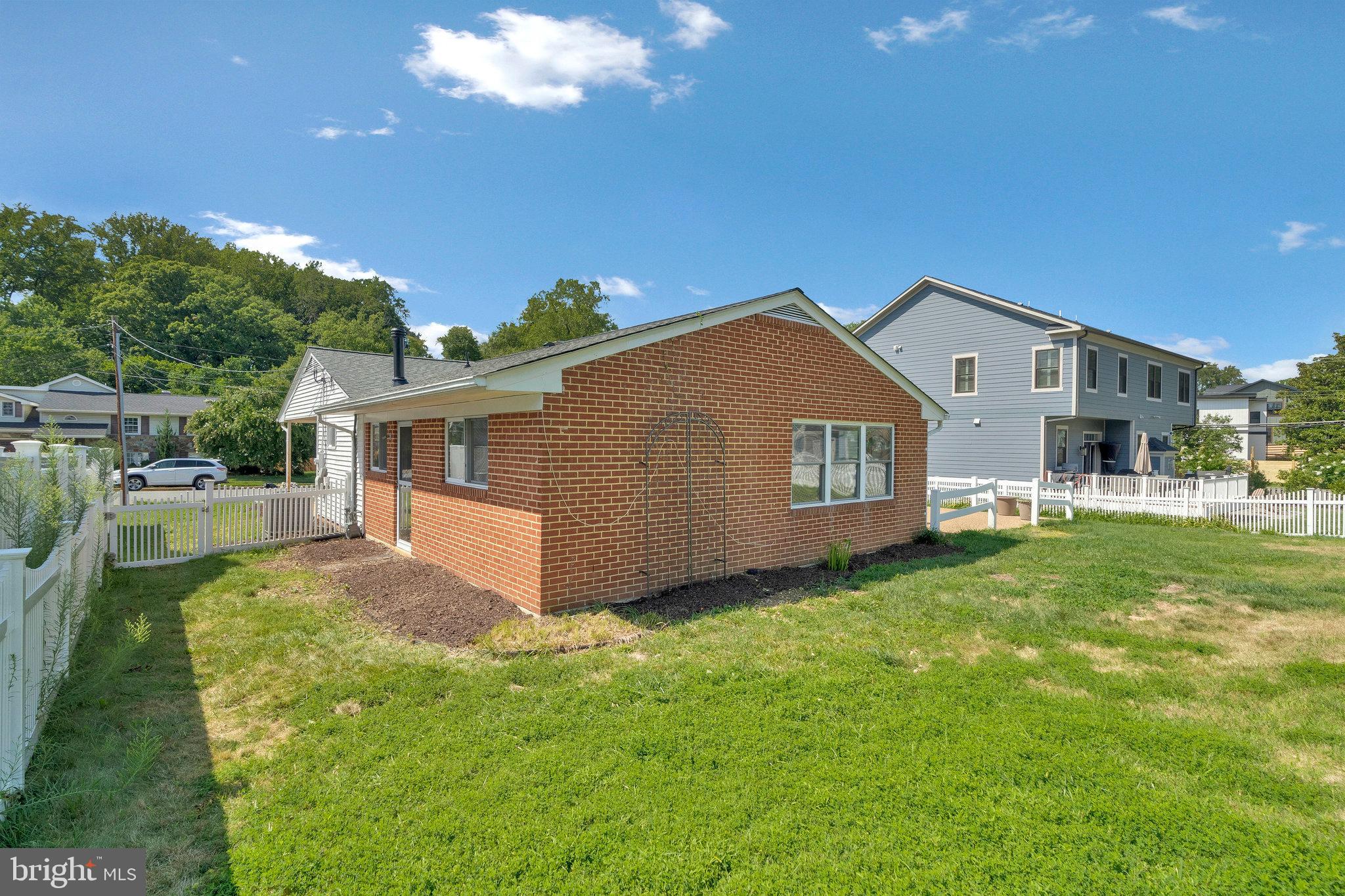 VIENNA WOODS - Residential Lease