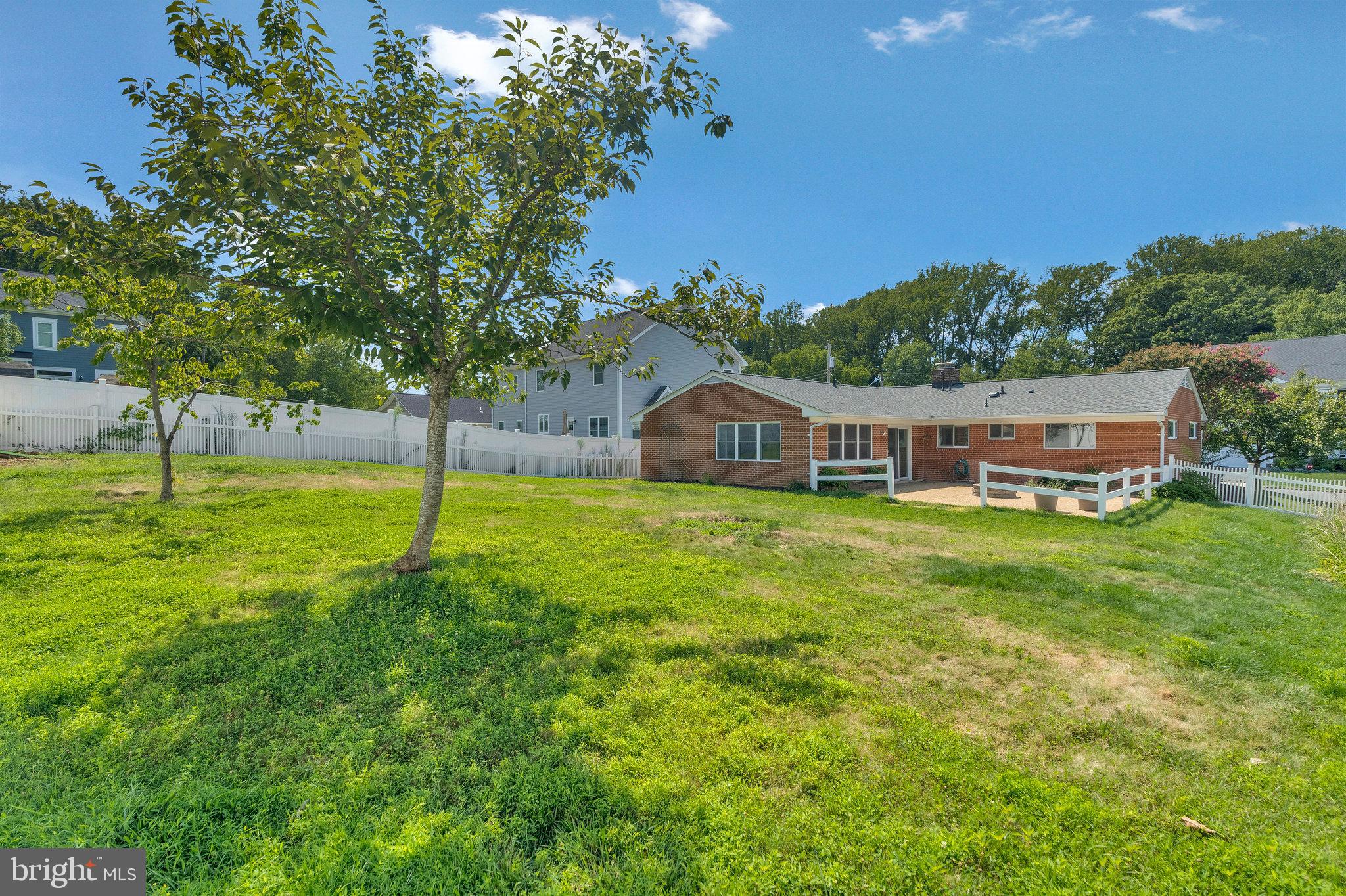 VIENNA WOODS - Residential Lease