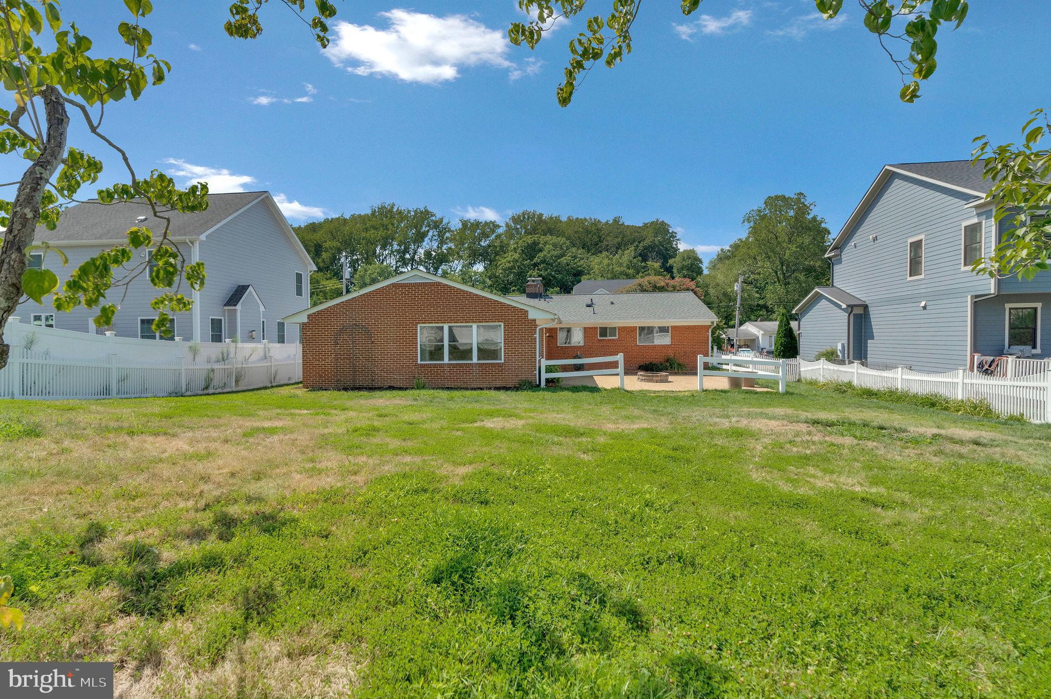 VIENNA WOODS - Residential Lease