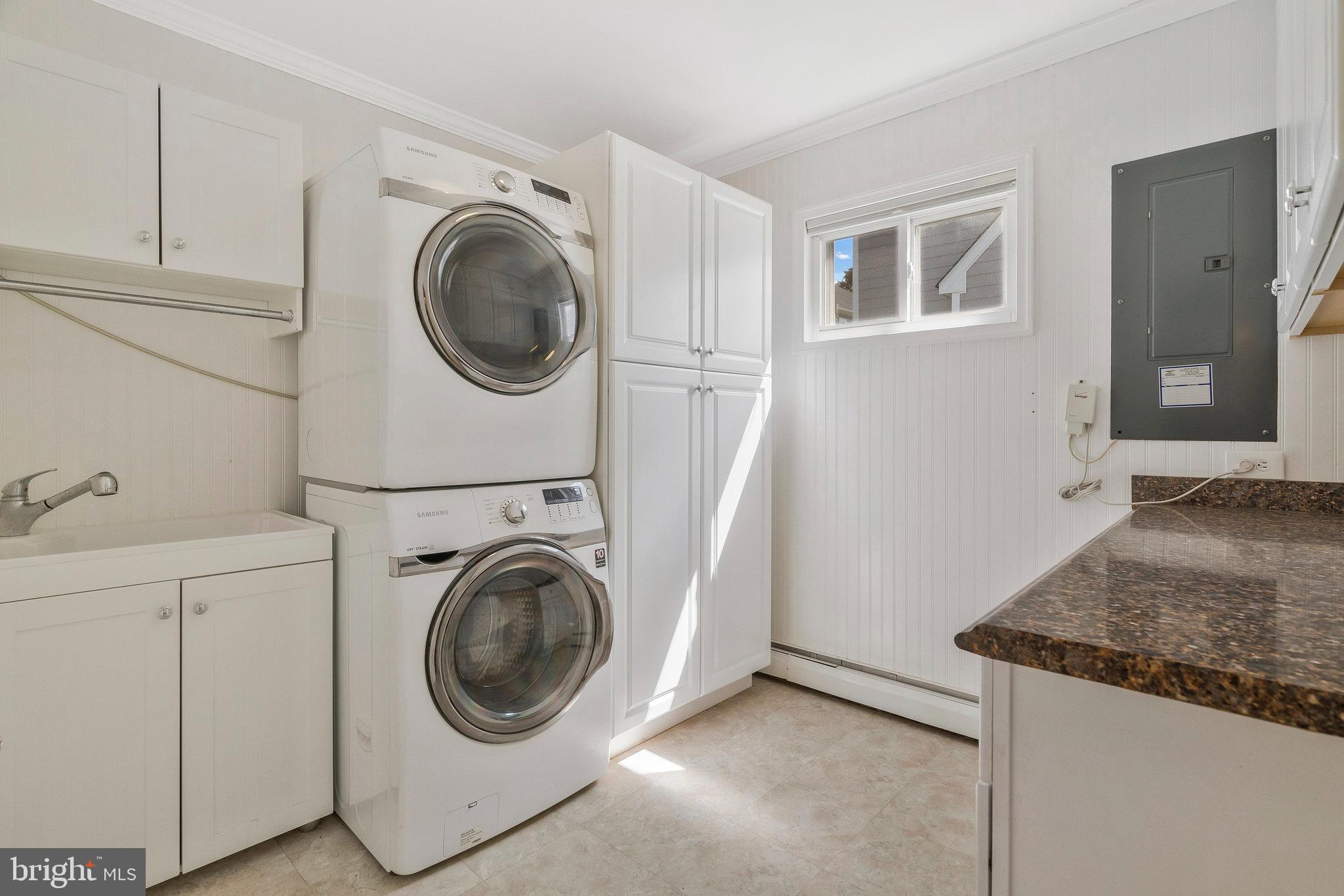 VIENNA WOODS - Residential Lease