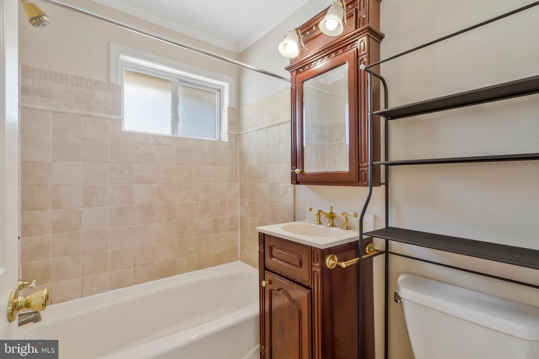 VIENNA WOODS - Residential Lease