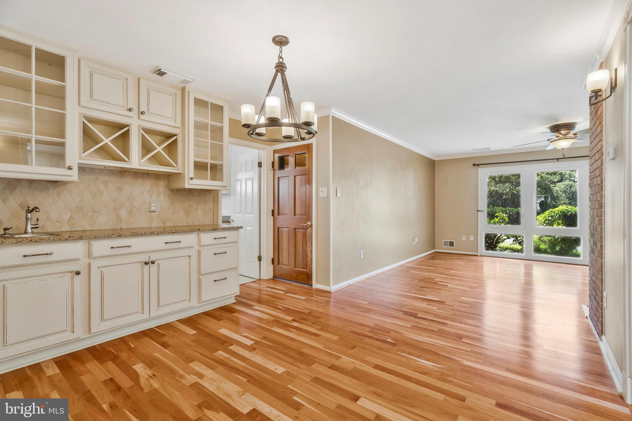 VIENNA WOODS - Residential Lease