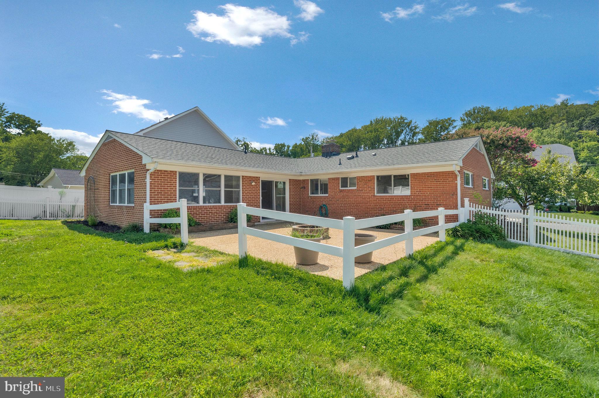 VIENNA WOODS - Residential Lease