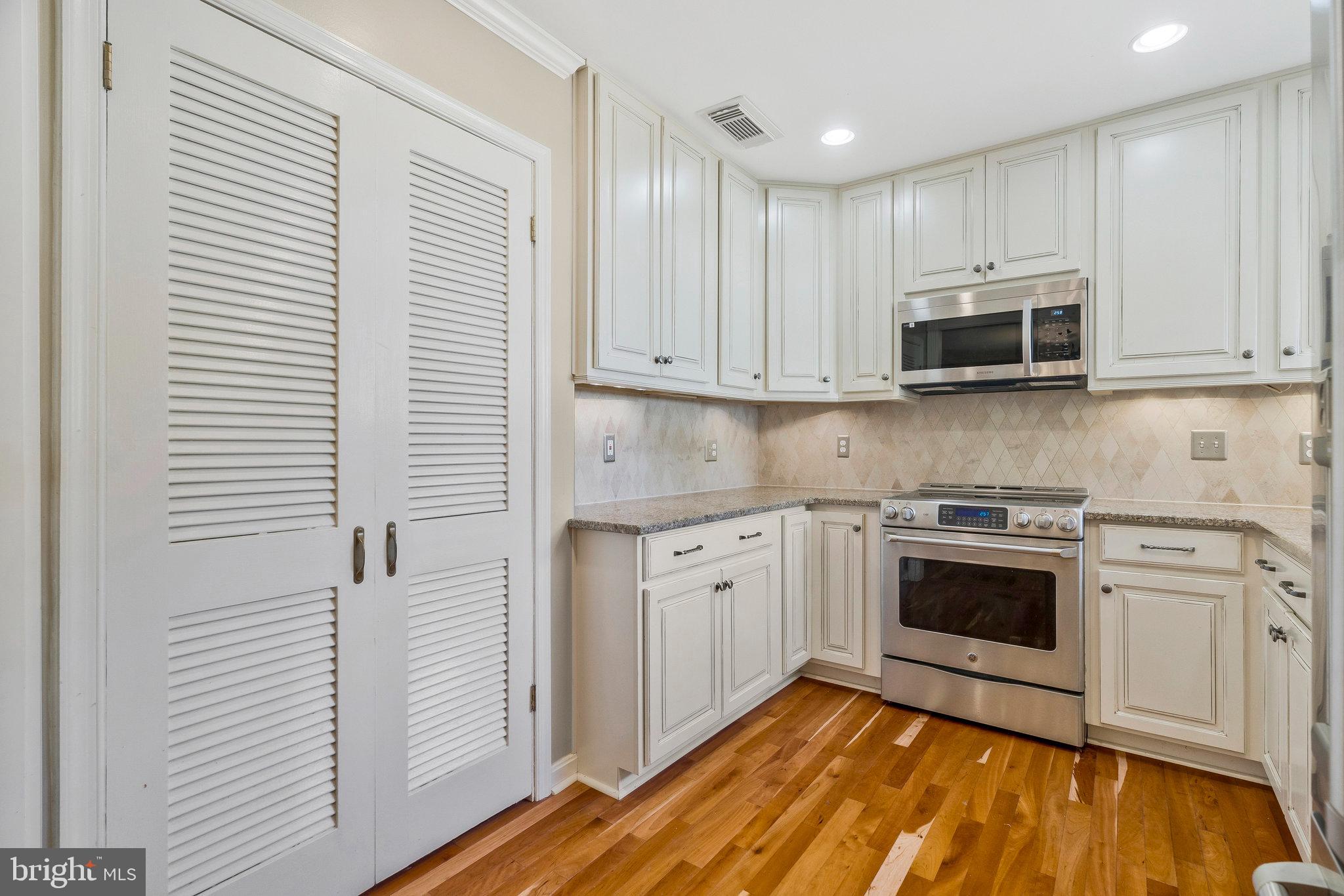 VIENNA WOODS - Residential Lease