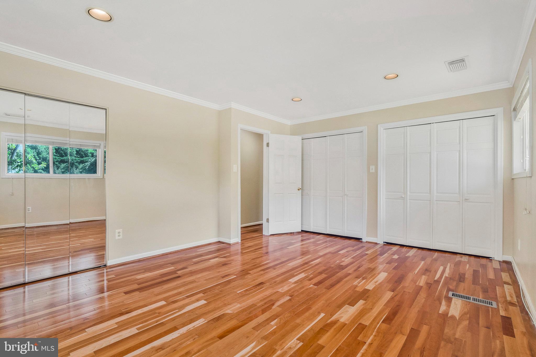 VIENNA WOODS - Residential Lease