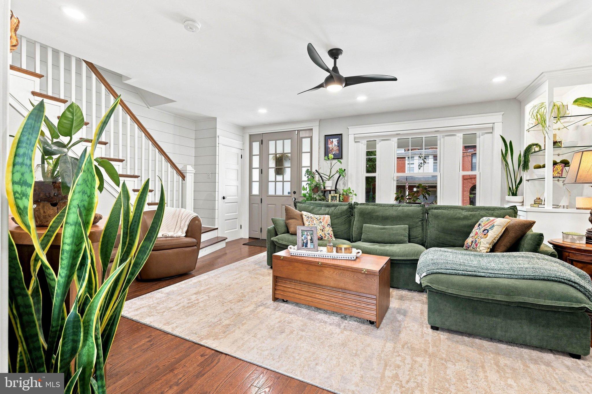 548 W LEMON STREET