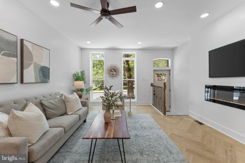 Townhouse For Sale - 1803 N Broadway<br/> Baltimore City County, BALTIMORE, MD 21213