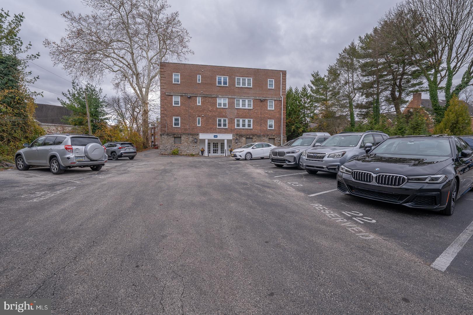 CHURCHILL COURT - Residential