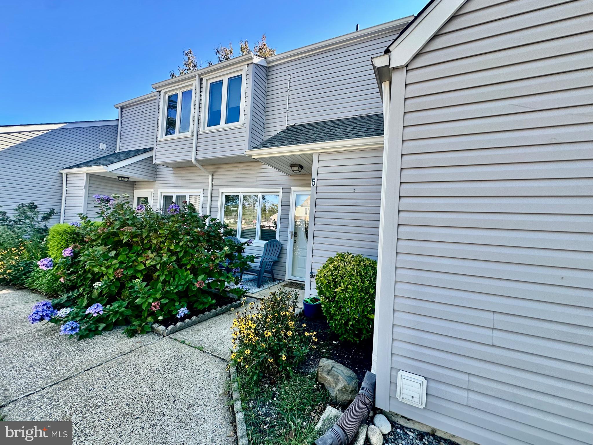 5 S SEAS COURT