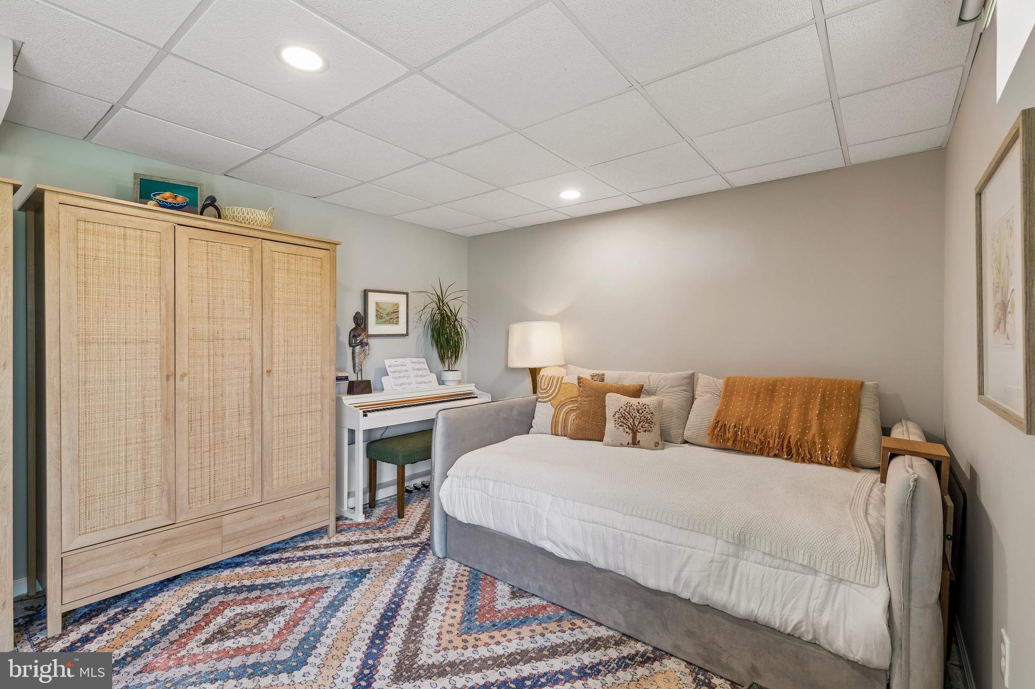 MONROE COURT - Residential