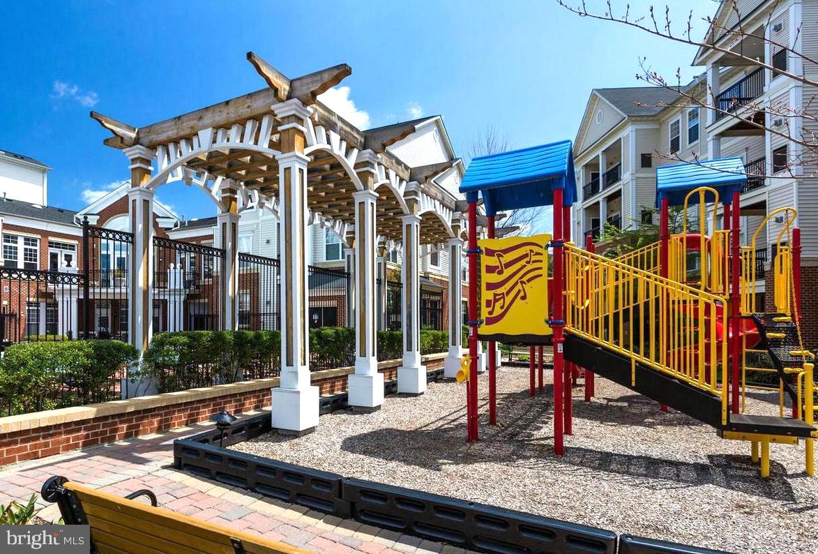 FAIRFAX RIDGE - Residential Lease