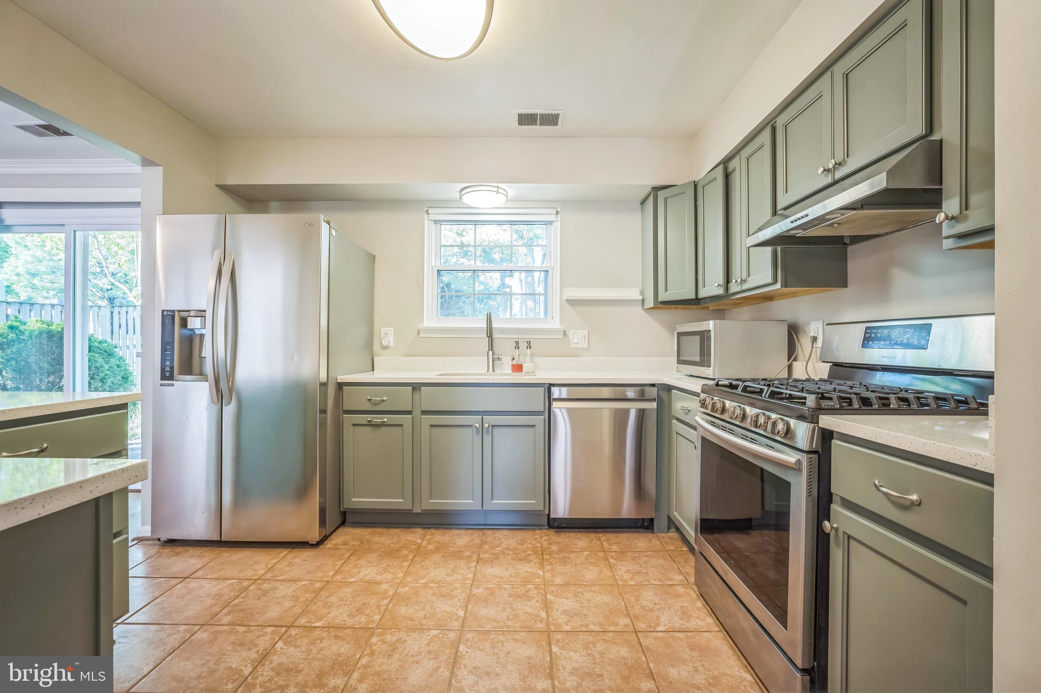 LONDON TOWN WEST - Residential Lease