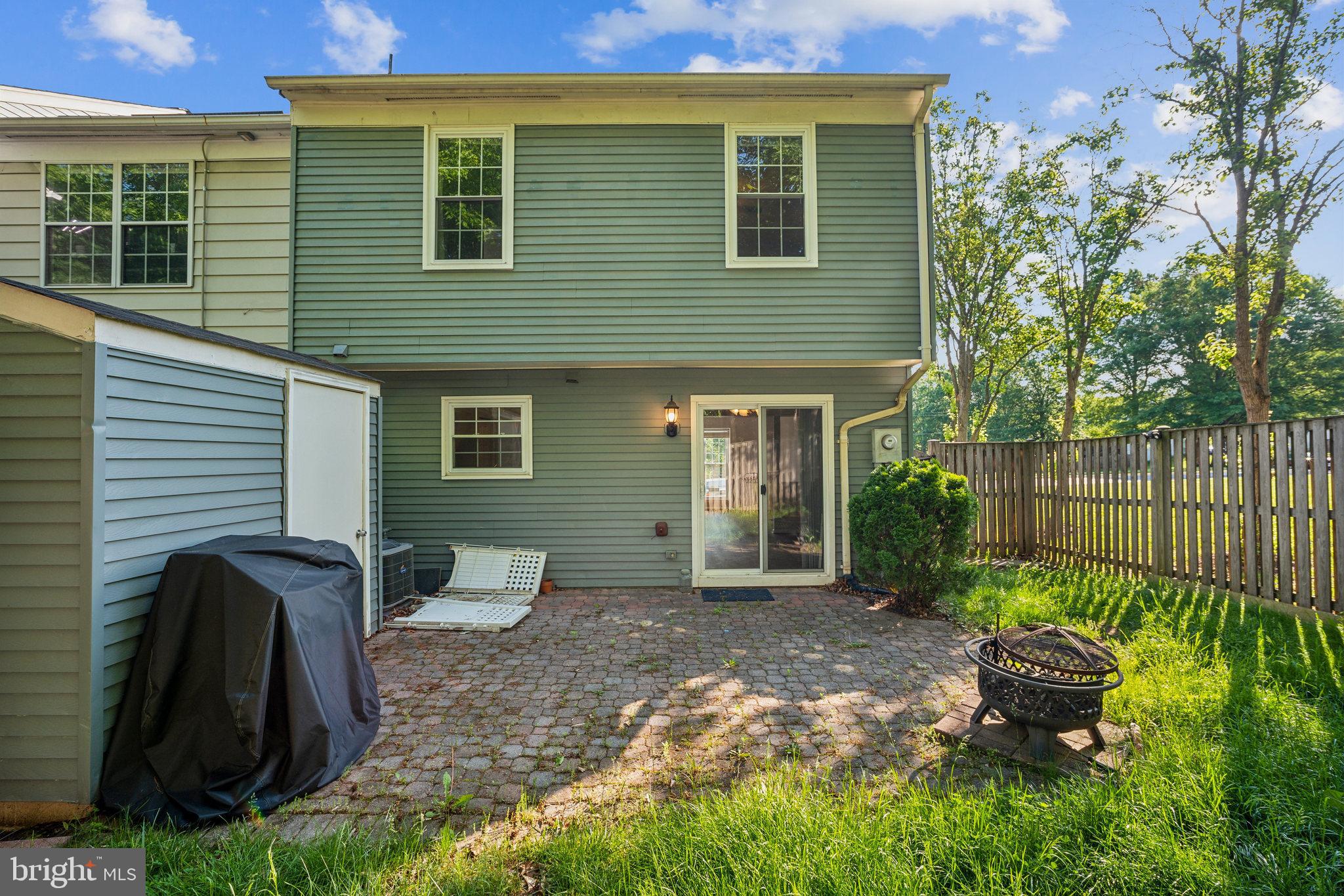 LONDON TOWN WEST - Residential Lease