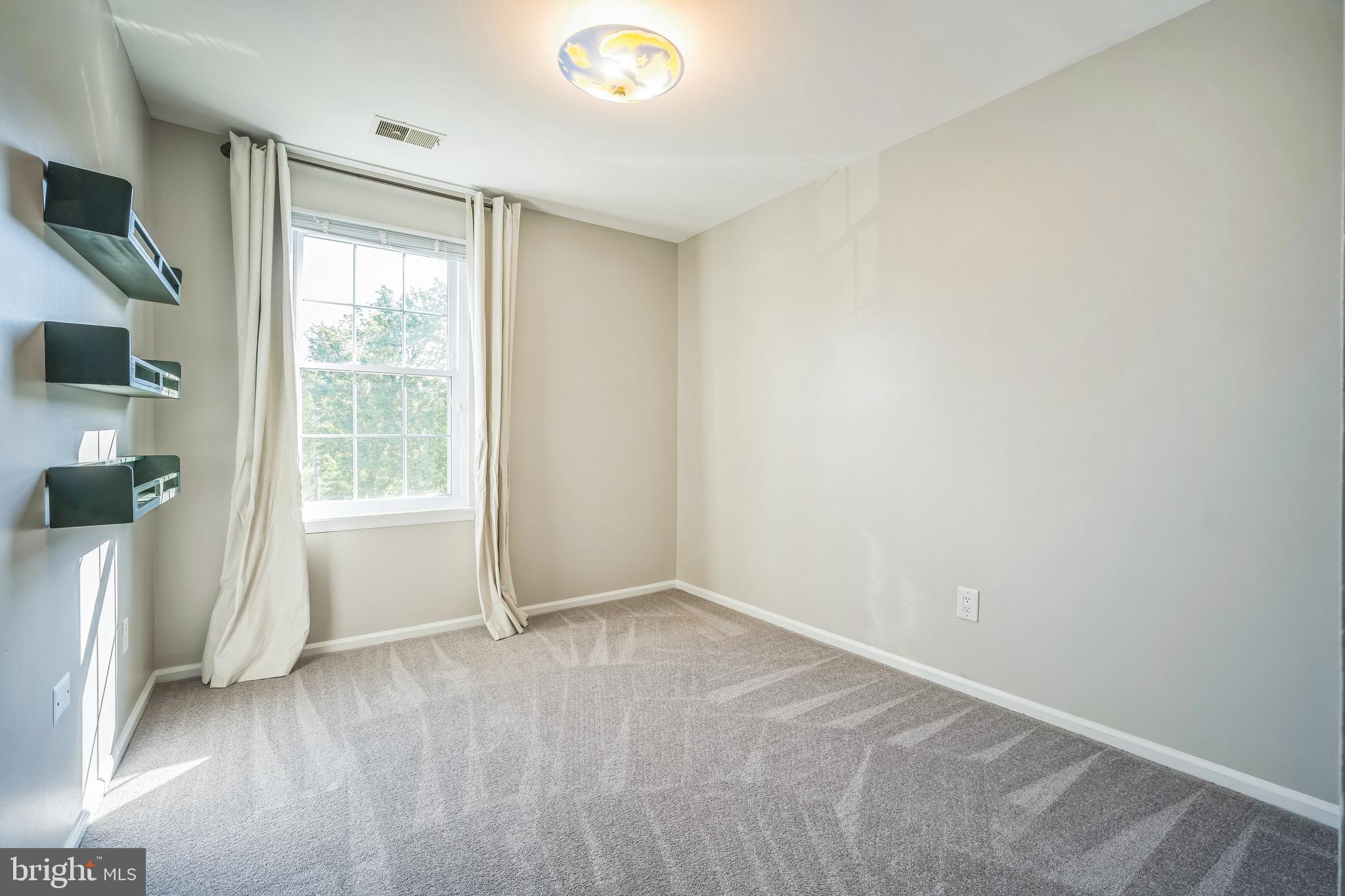 LONDON TOWN WEST - Residential Lease