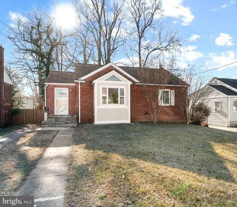 Photo of 2612 Elmont Street, SILVER SPRING, MD 20902 (MLS # MDMC2214550)