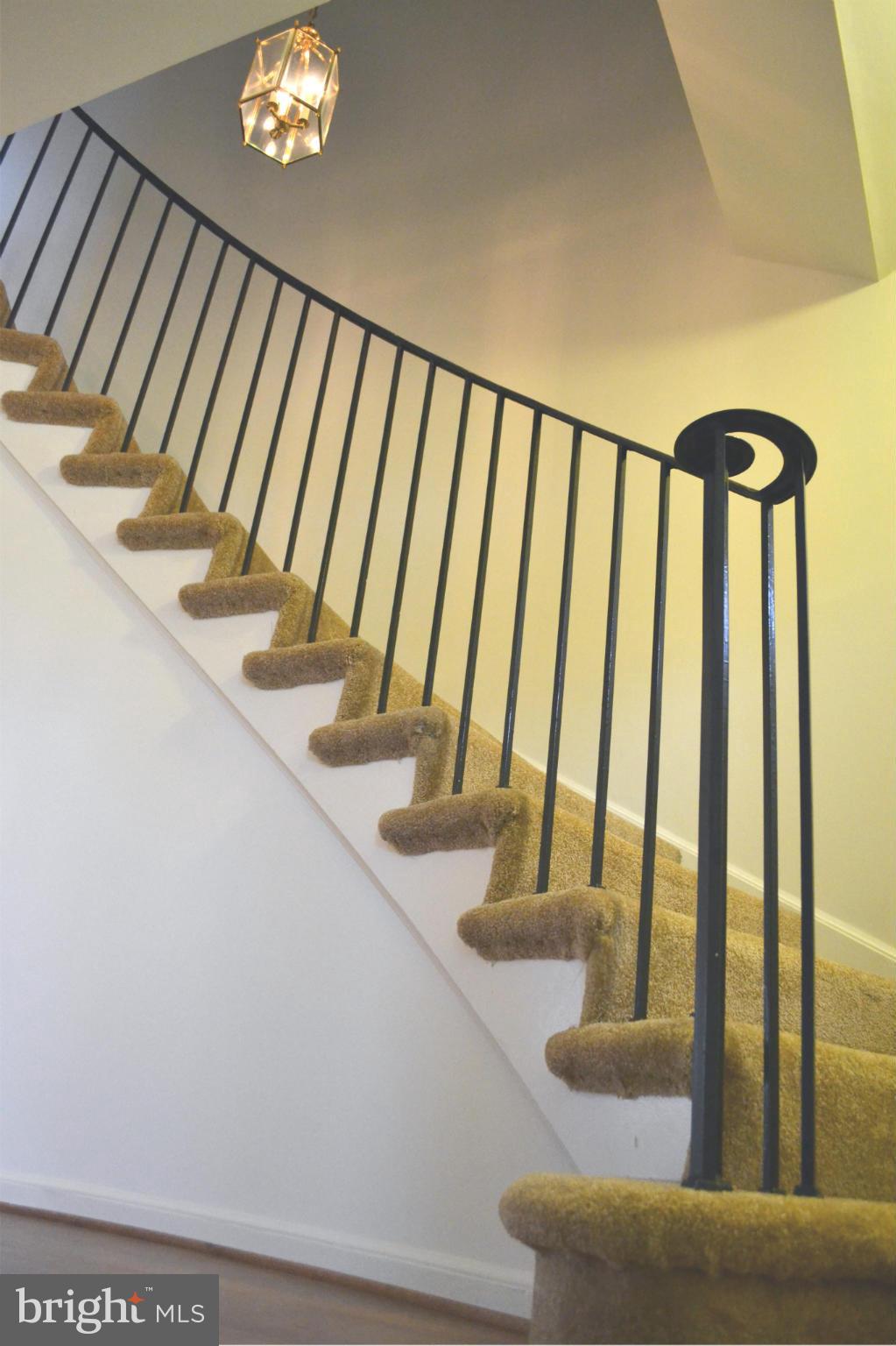 8256 CARRLEIGH PARKWAY