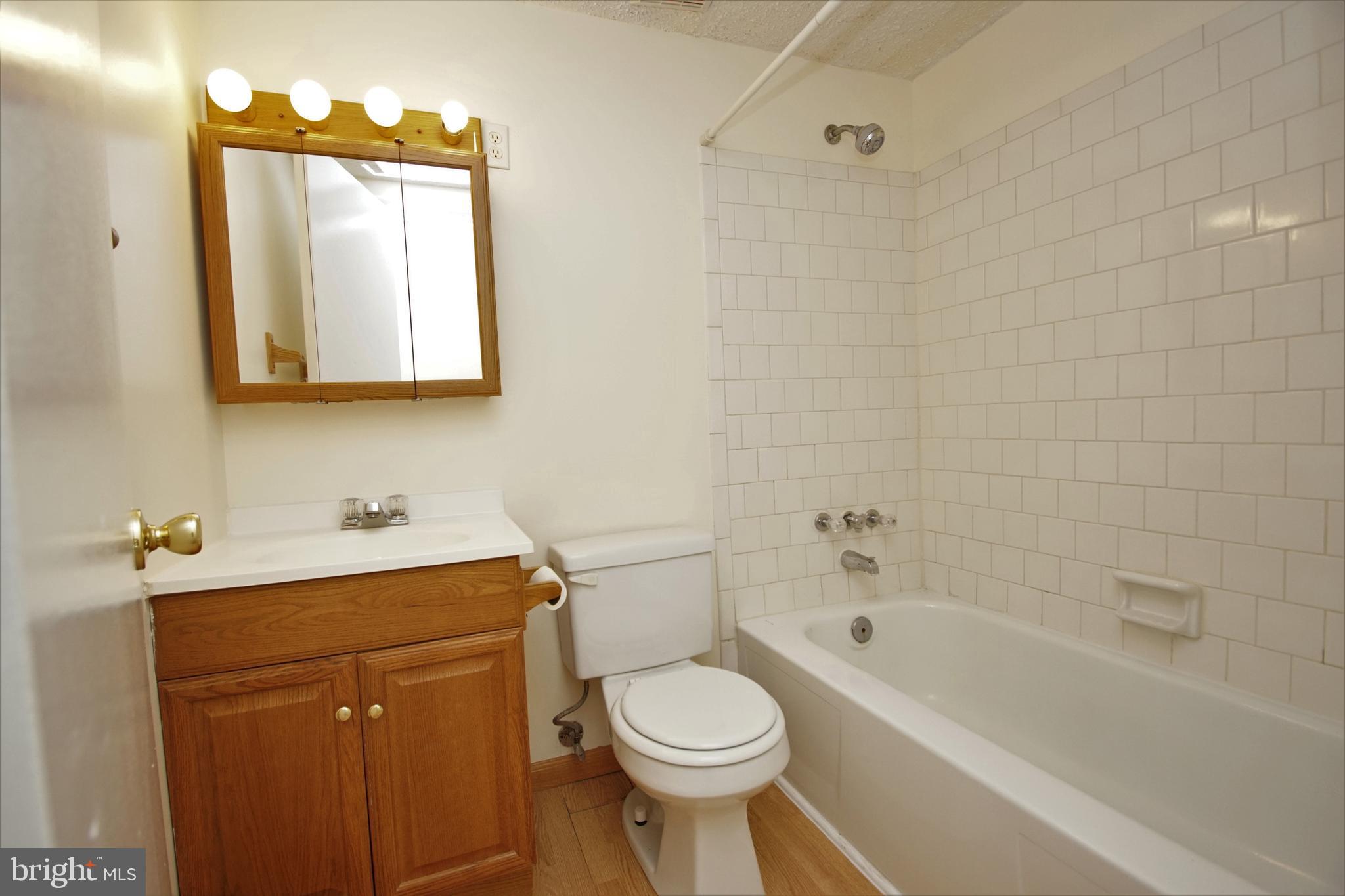 BRIGHT OAKS - Residential Lease