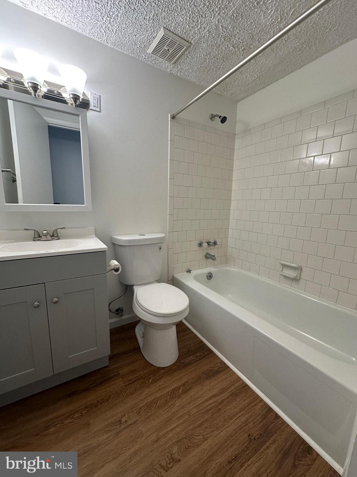 BRIGHT OAKS - Residential Lease