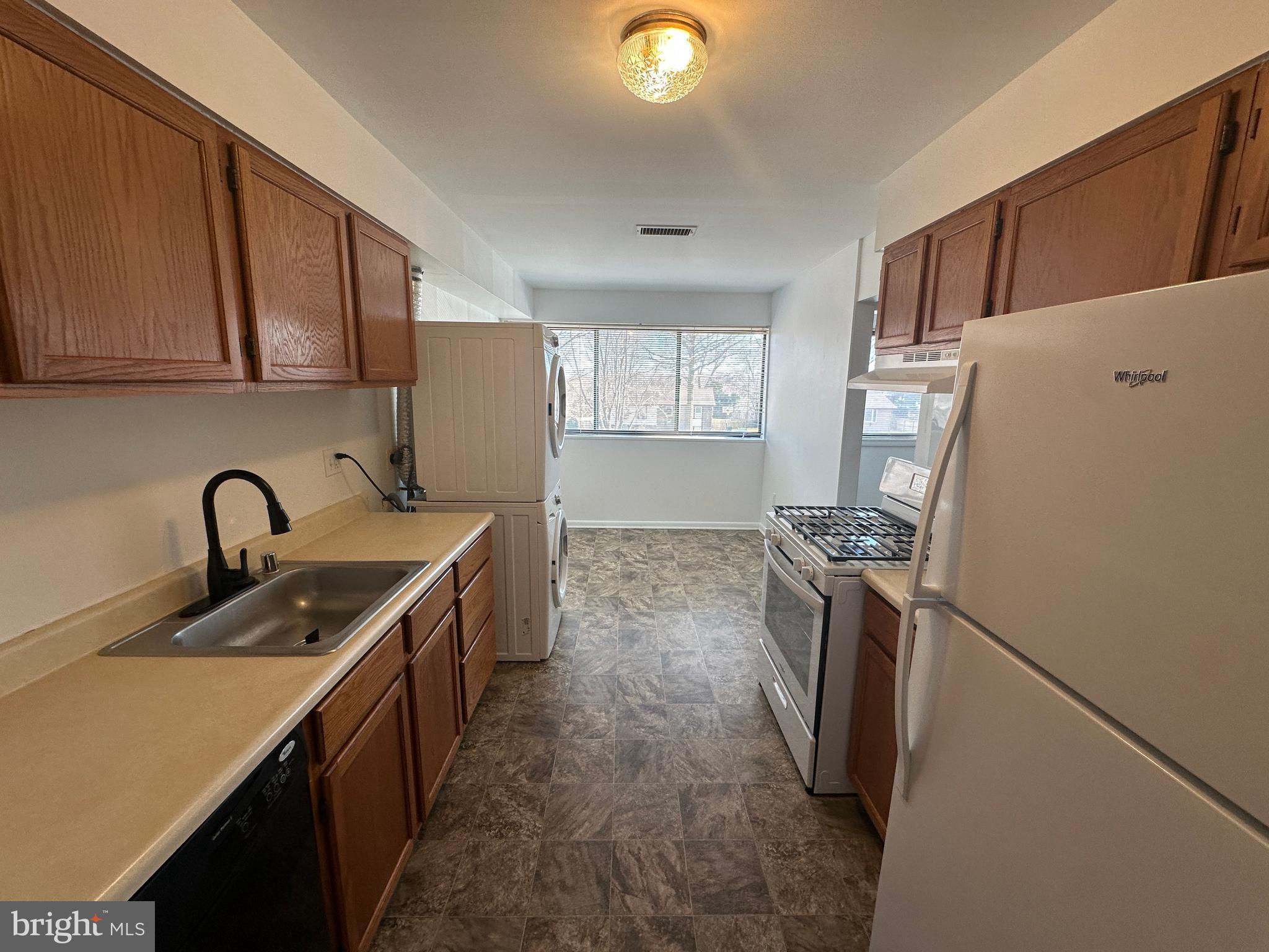 BRIGHT OAKS - Residential Lease