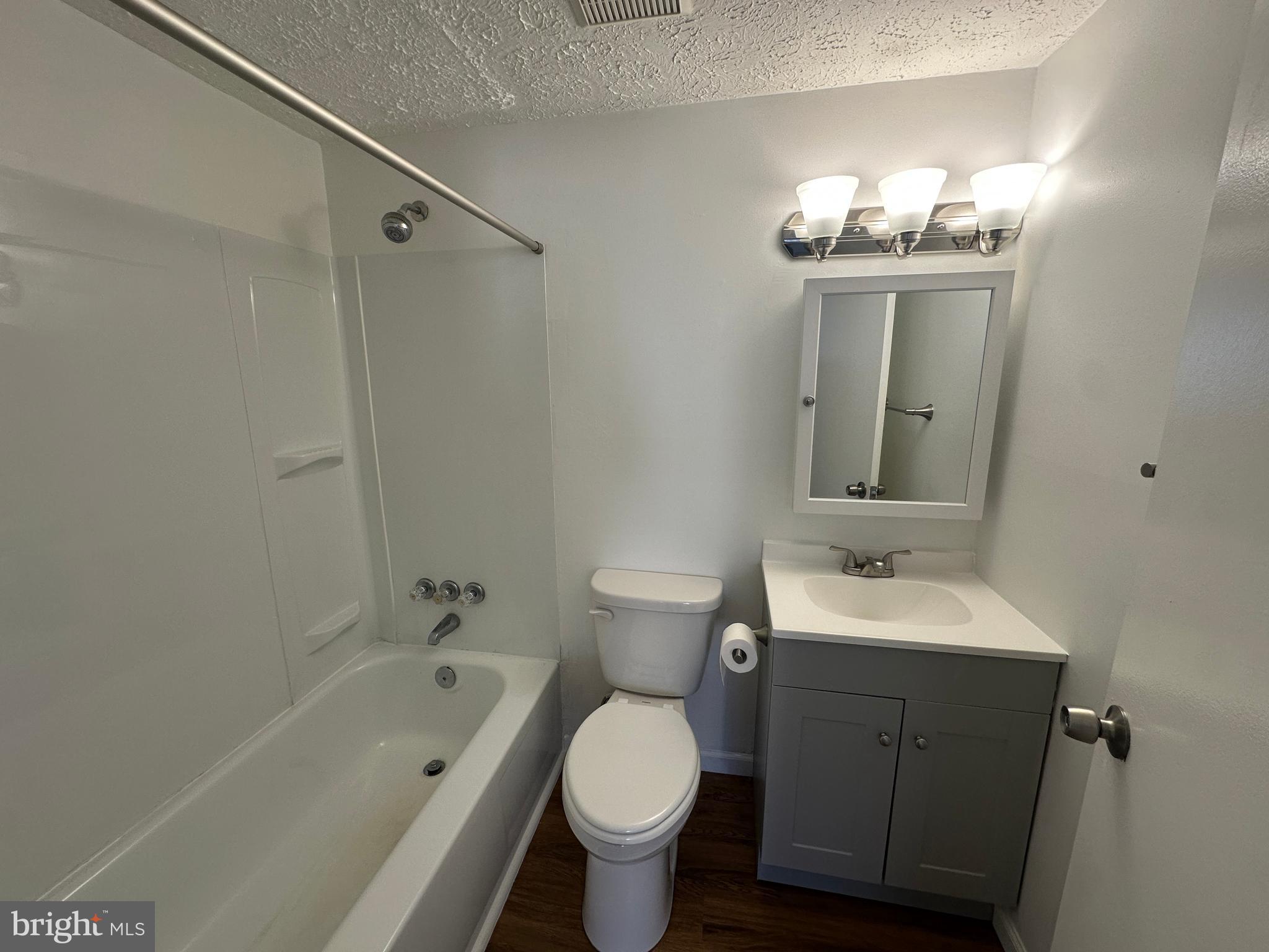 BRIGHT OAKS - Residential Lease