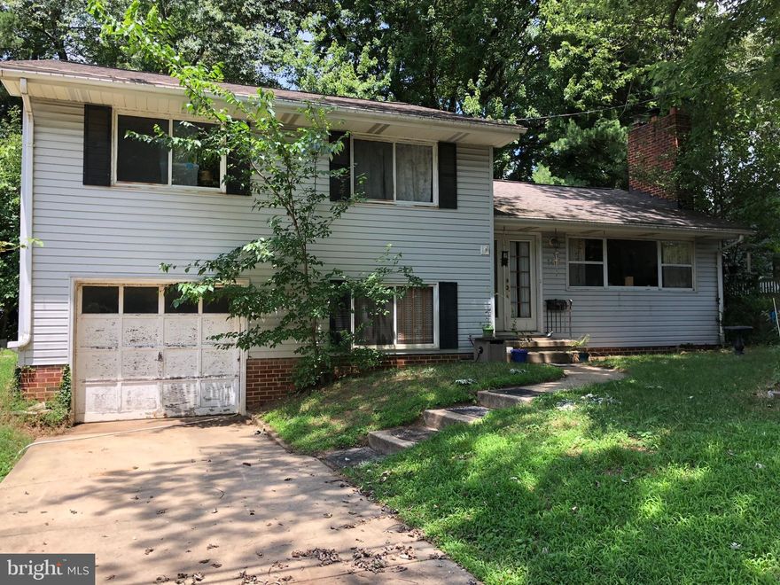 Roof repairs in process. Great opp for those with vision!  Great floor plan, flat yard & steps to community beach, marina & pool. Gorgeous hardwood floors throughout, roof less than 10 years old & newer HVAC. Master bed has full bath & rough in for additional bath on lower level. Needs some TLC but priced accordingly. Rare one car garage & storage in attic & crawl space. Minutes to downtown!