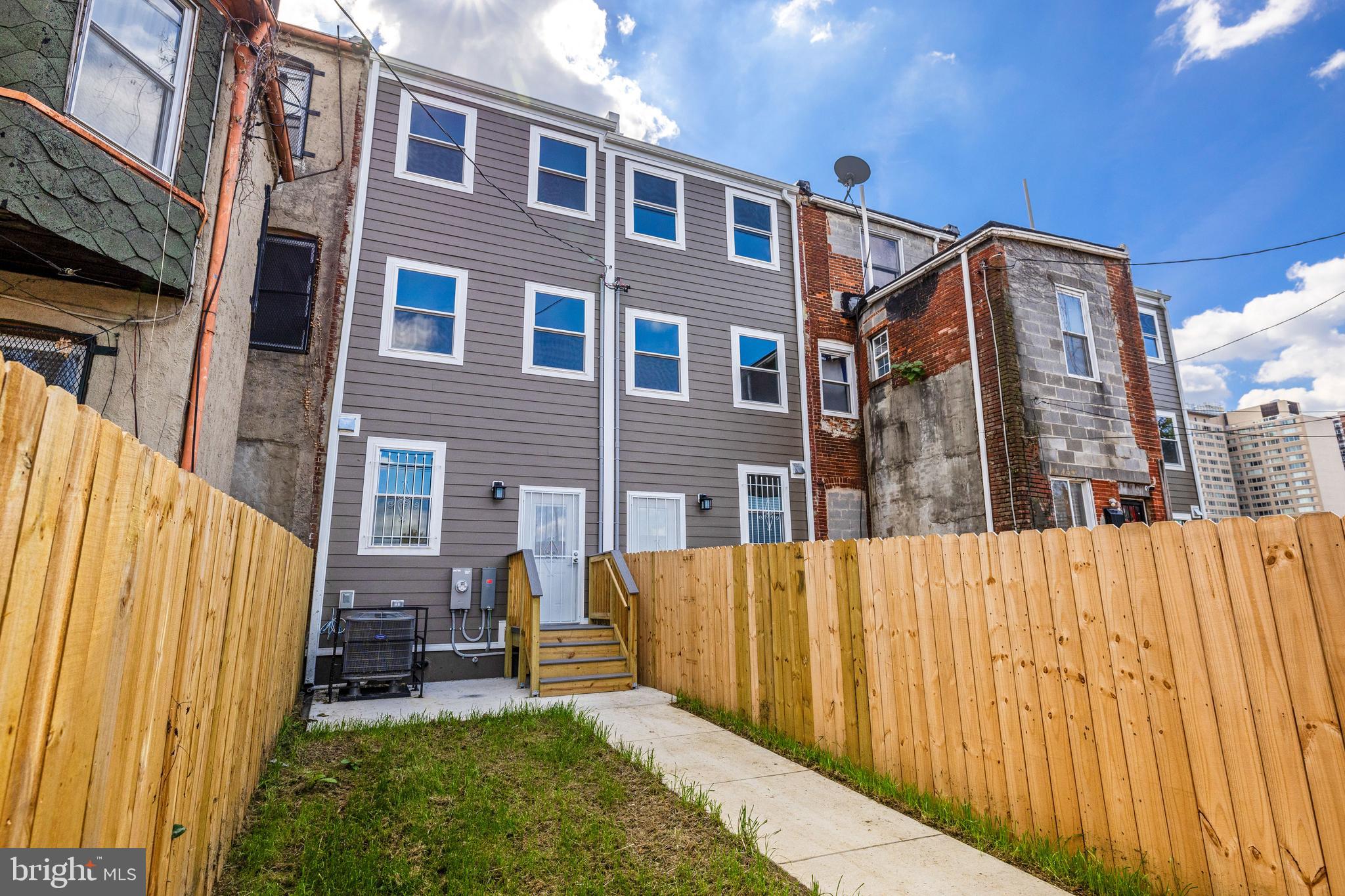 JOHNSTON SQUARE - Residential