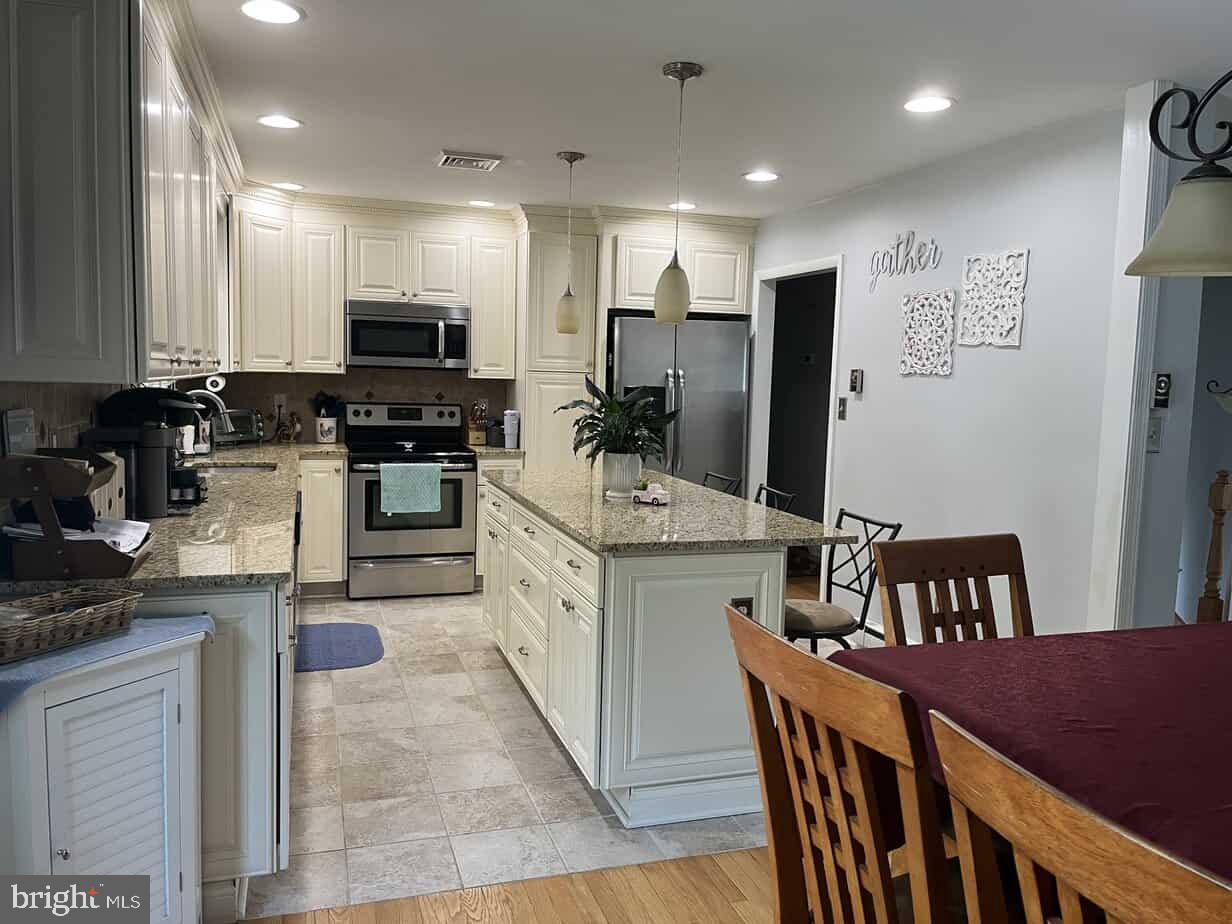 1706 ABELIA ROAD