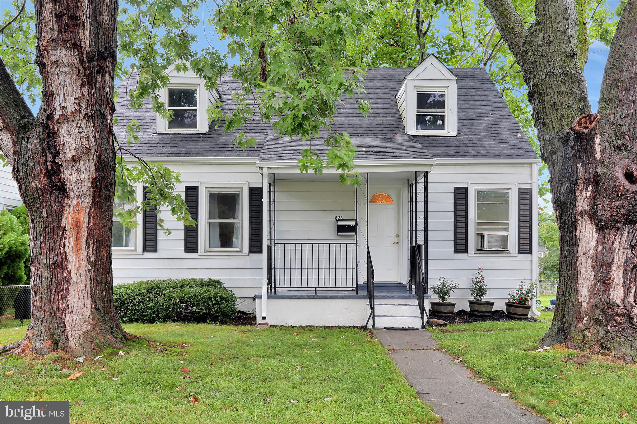 ROYAL VILLAGE - Residential