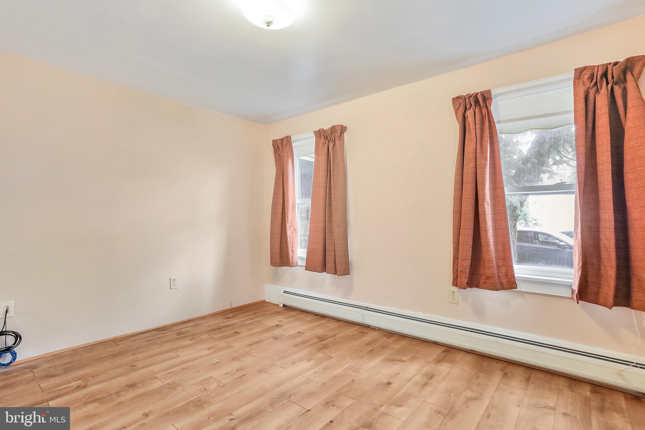 ROYAL VILLAGE - Residential