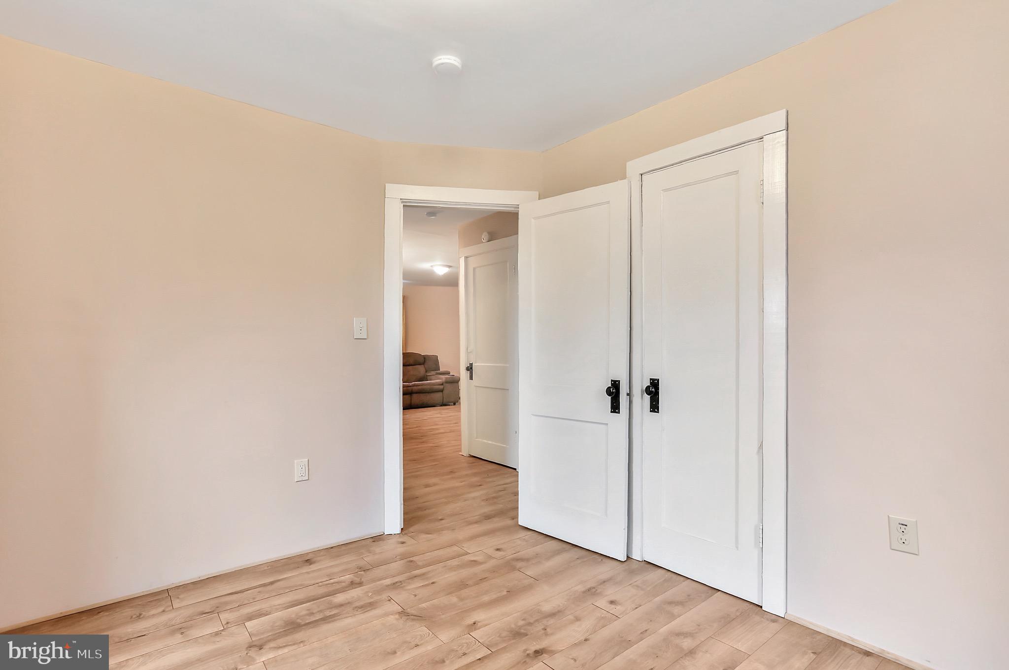 ROYAL VILLAGE - Residential