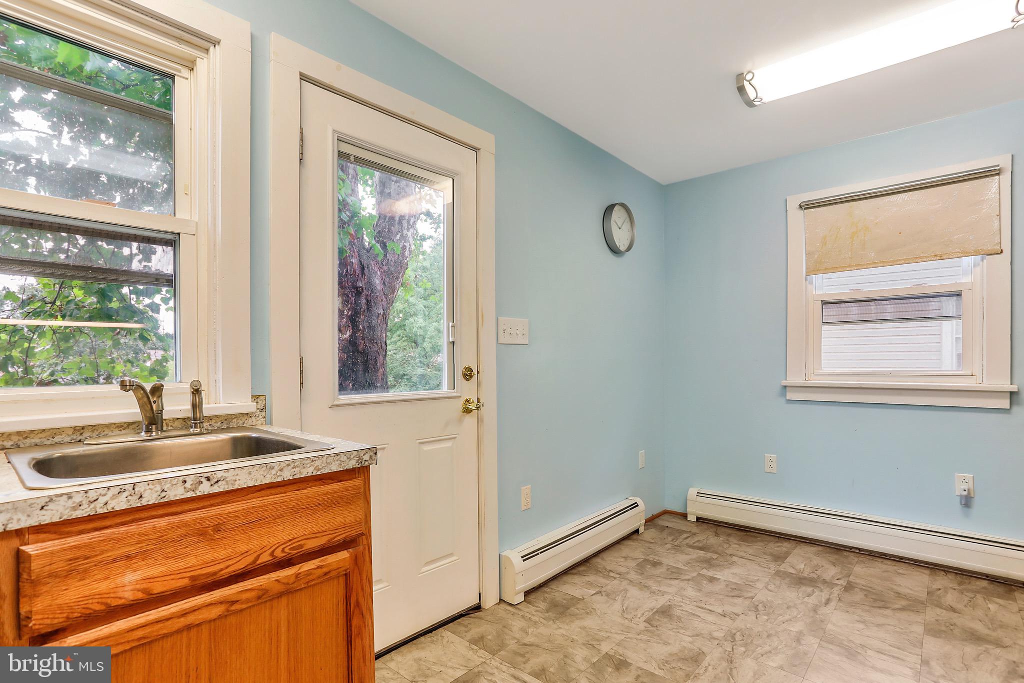 ROYAL VILLAGE - Residential