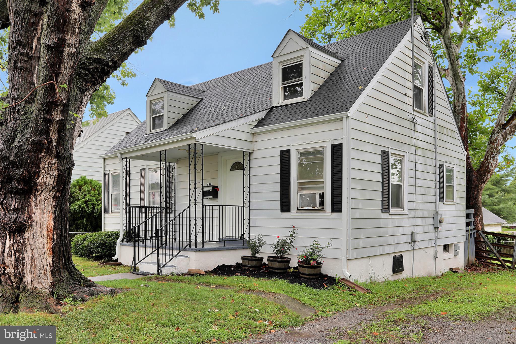 ROYAL VILLAGE - Residential