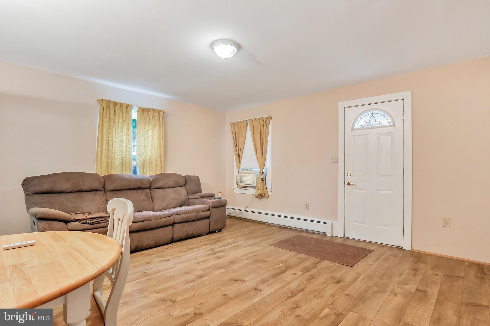 ROYAL VILLAGE - Residential