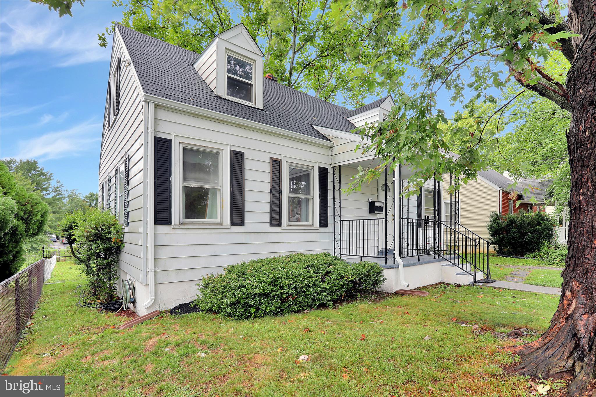 ROYAL VILLAGE - Residential