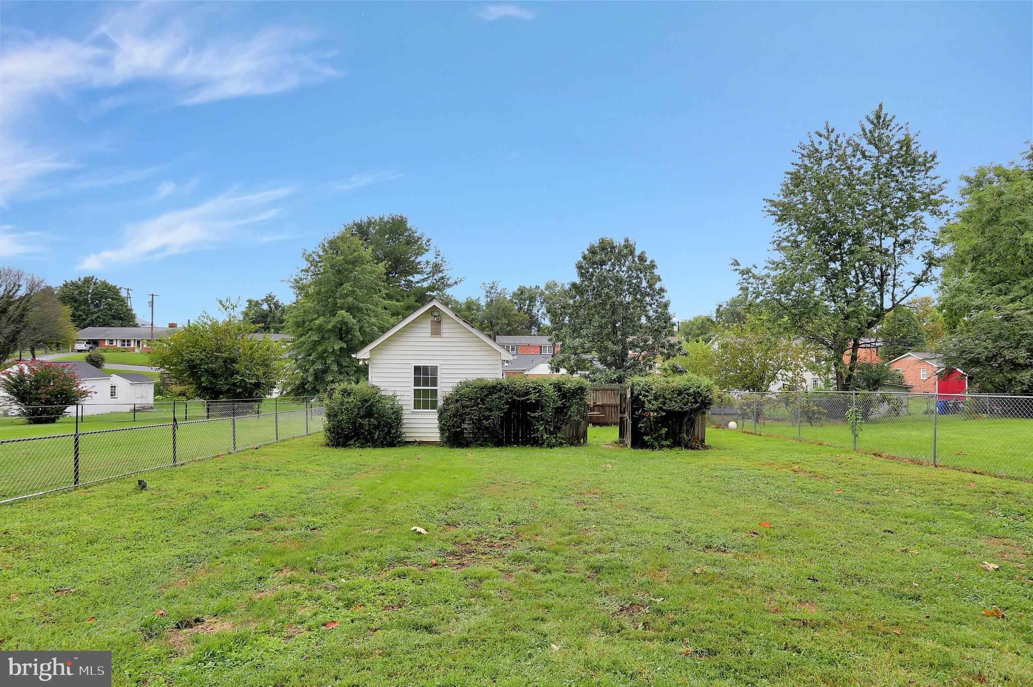 ROYAL VILLAGE - Residential