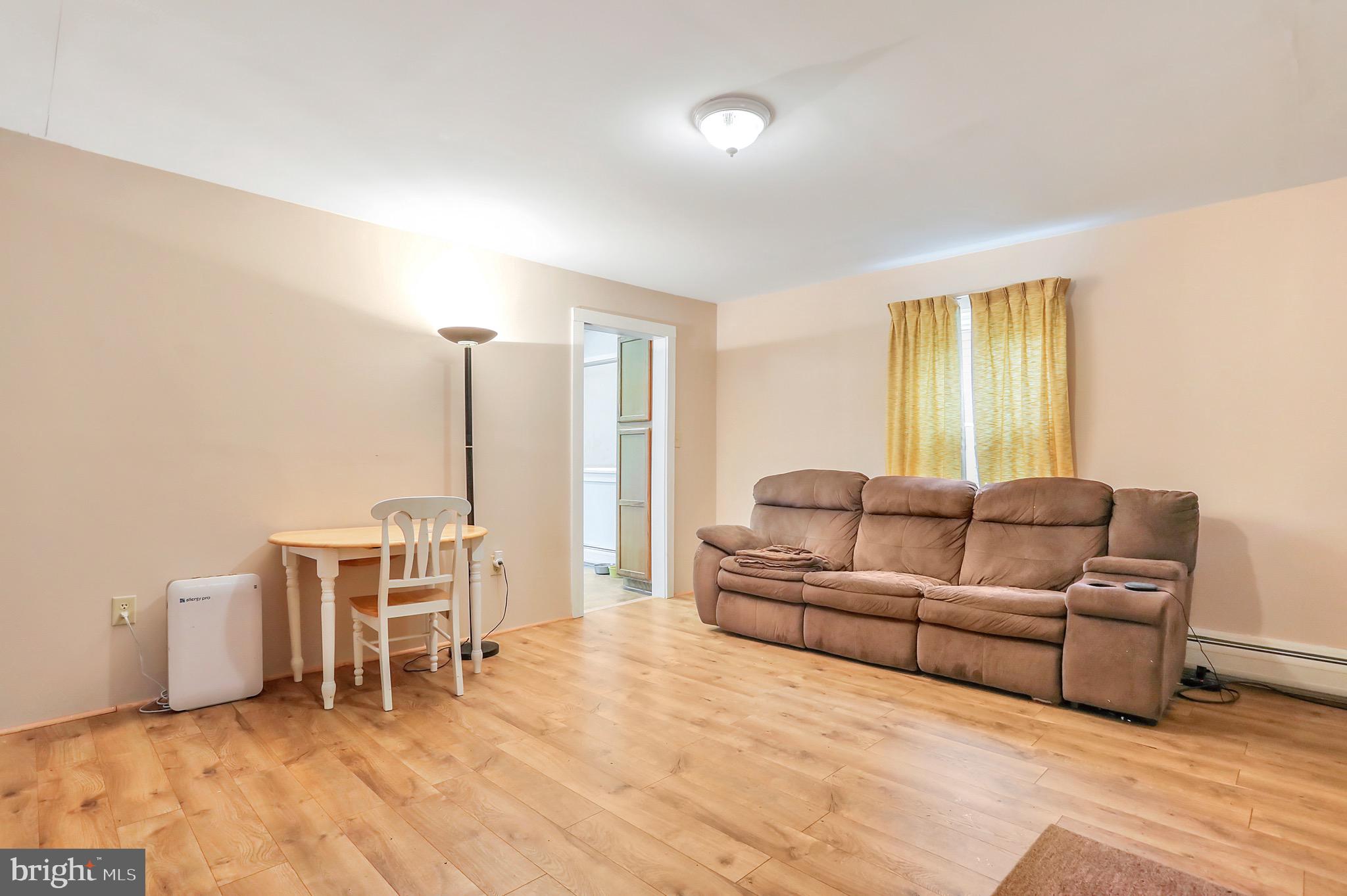 ROYAL VILLAGE - Residential